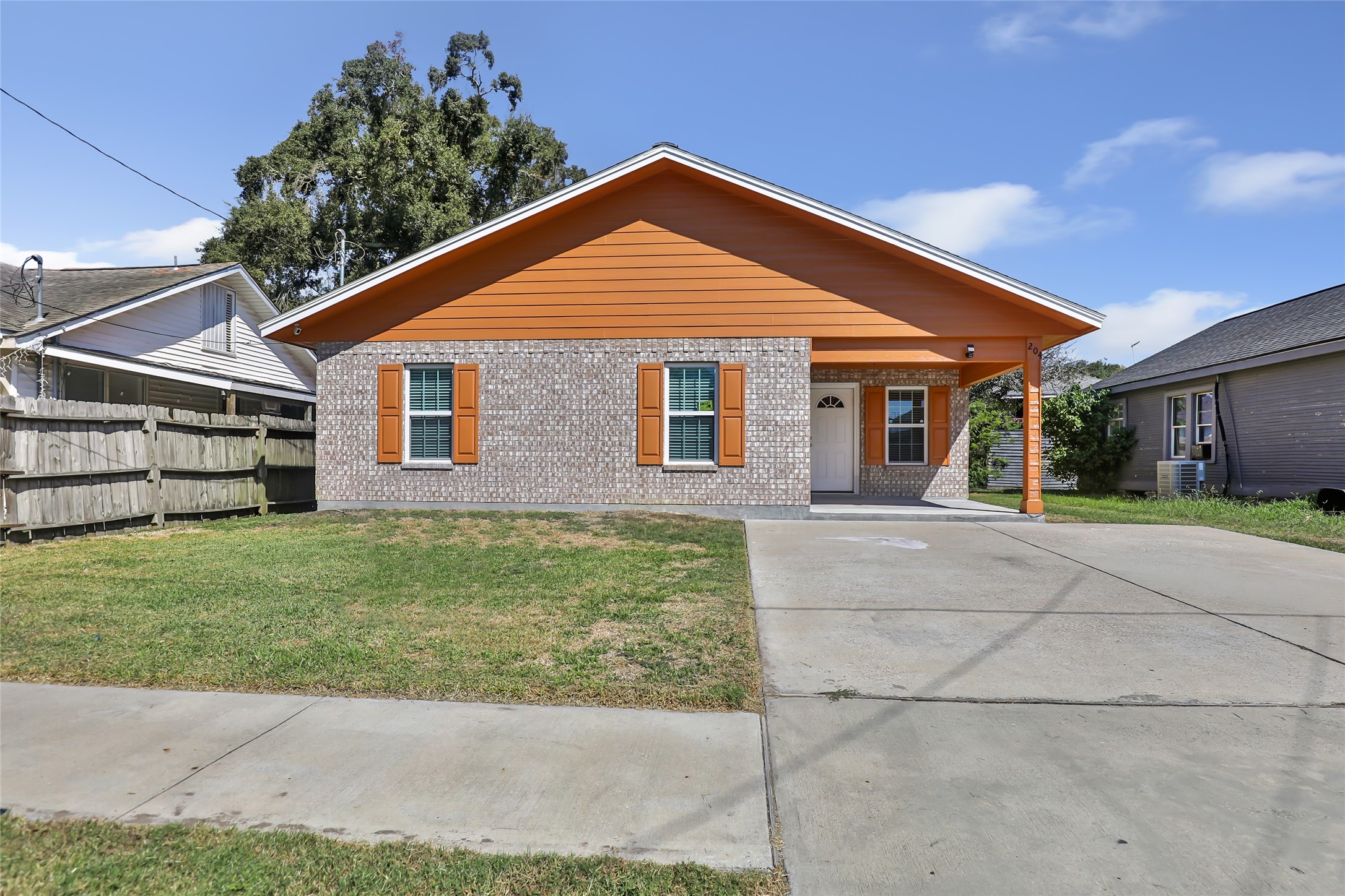204 W James Street, Baytown, TX 77520