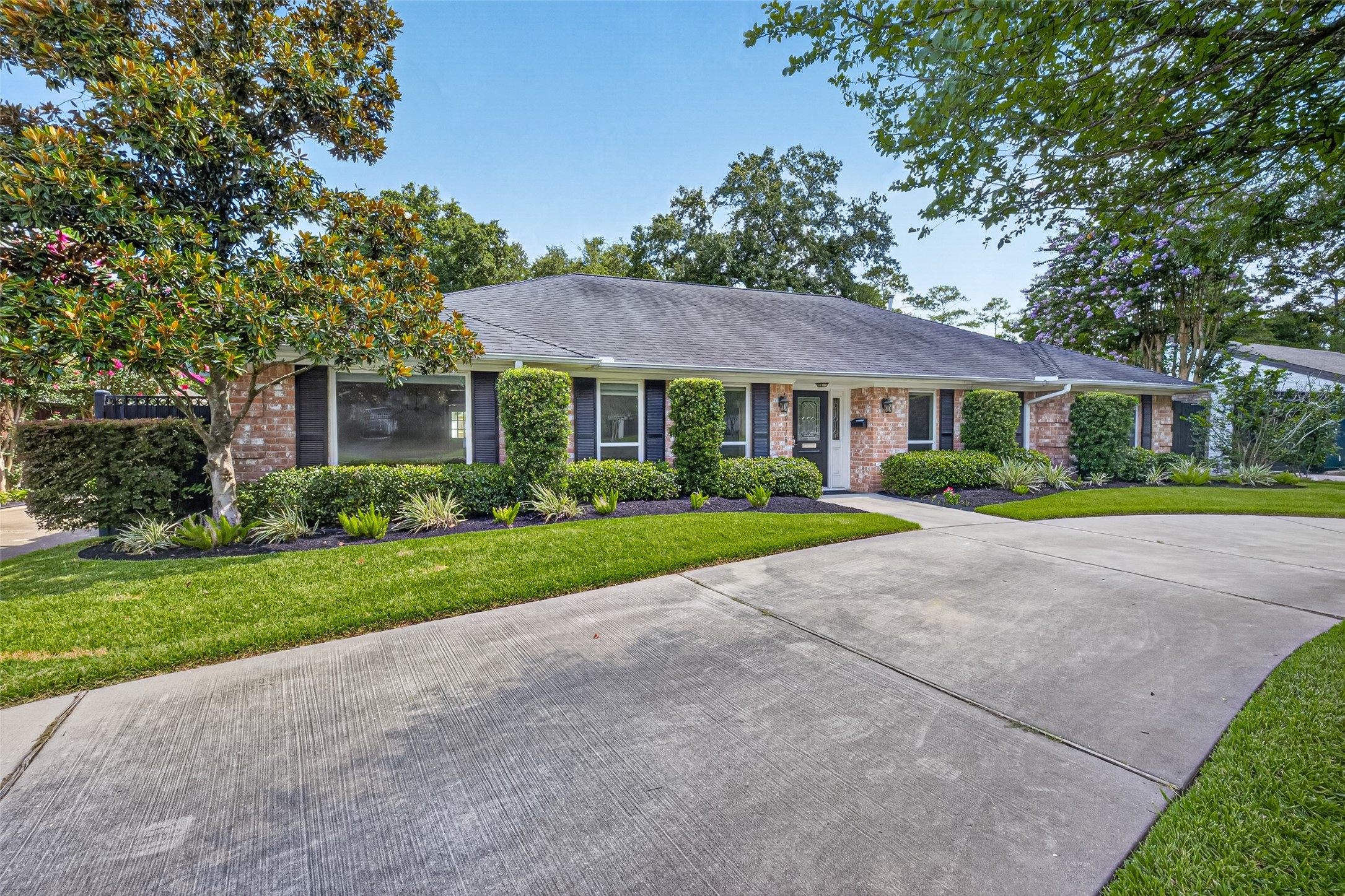 10118 Briar Forest Drive, Houston, TX 77042