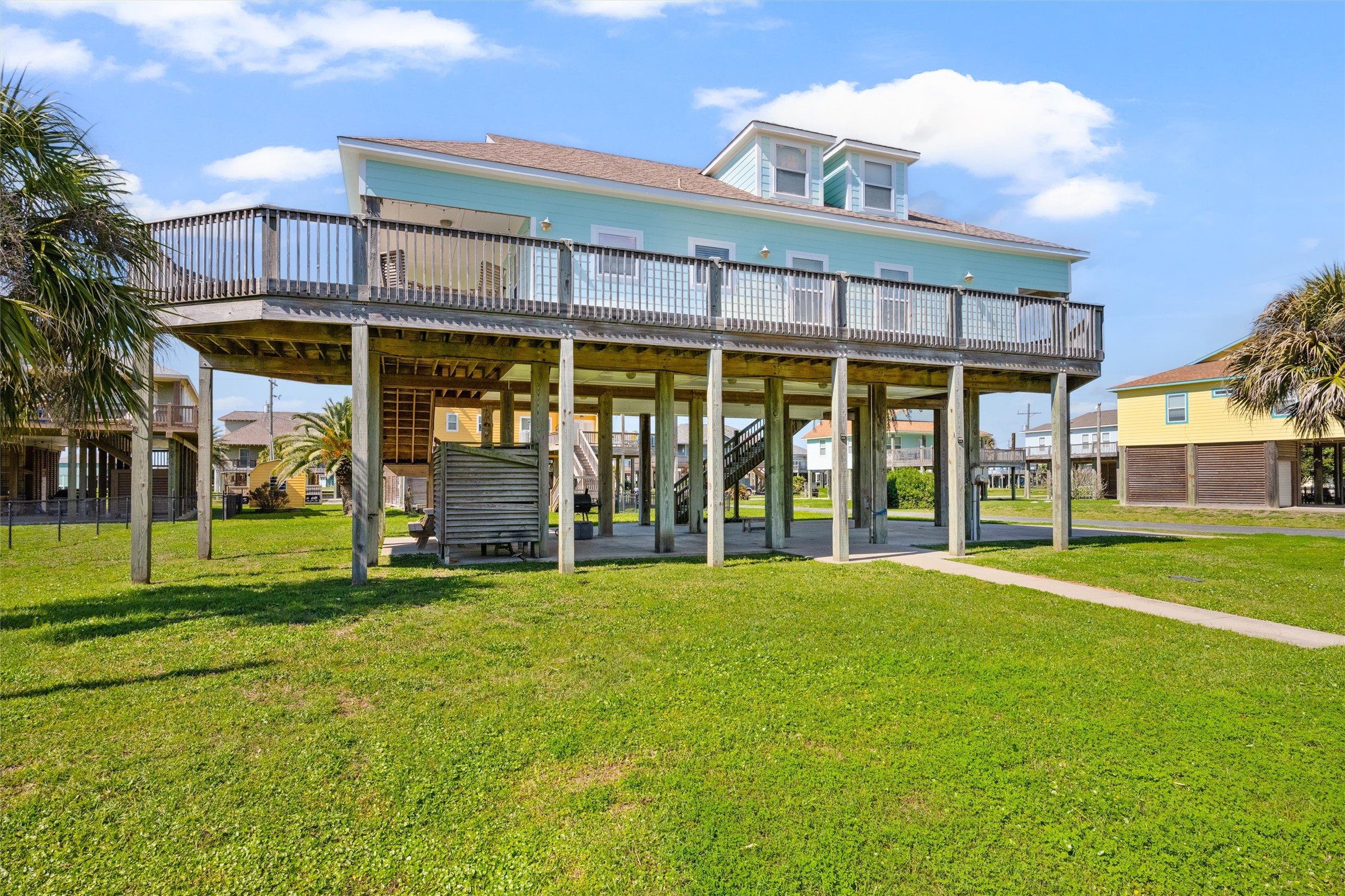 2011 Vista, Crystal Beach, TX 77650