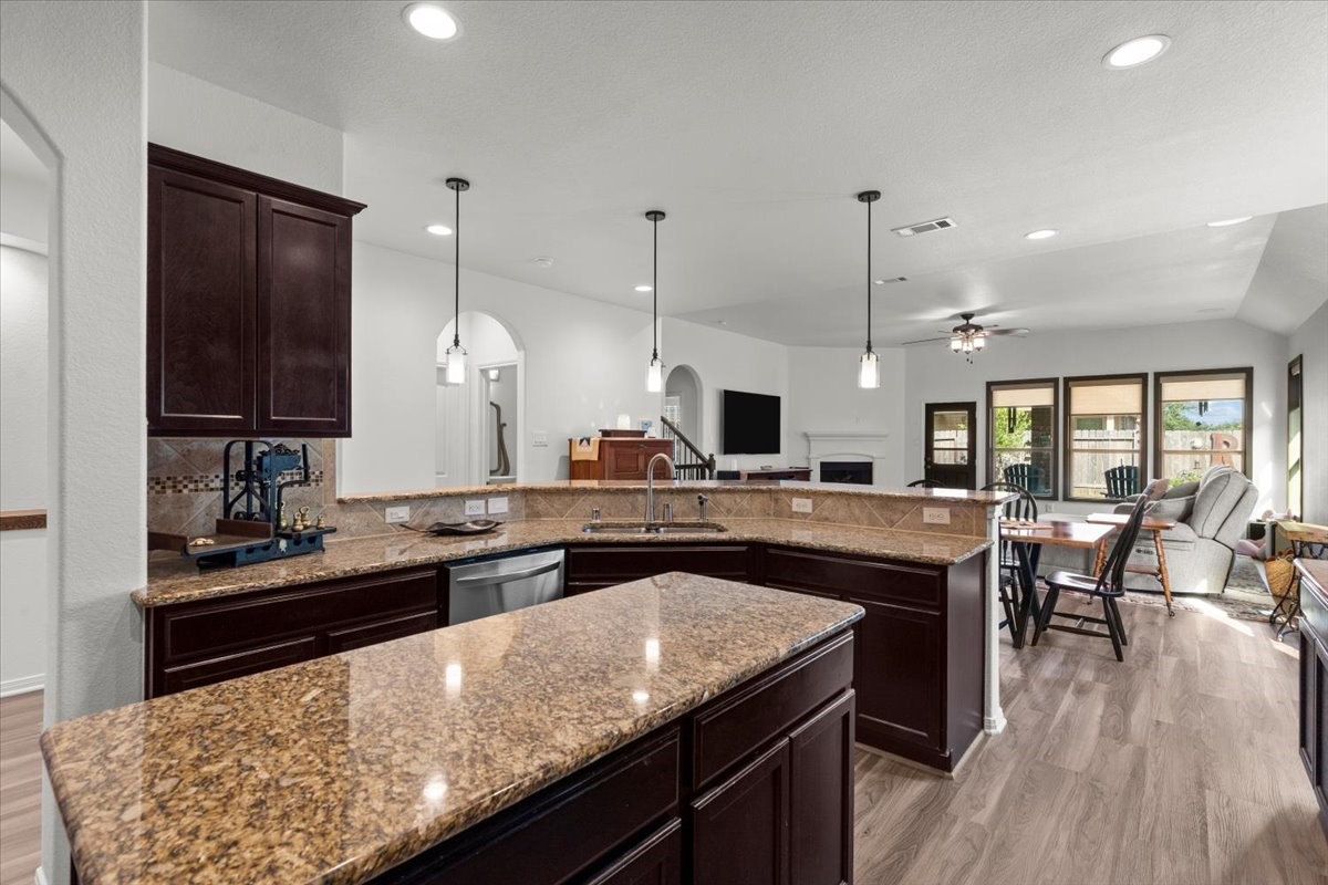 944 Francesca Court, League City, TX 77573