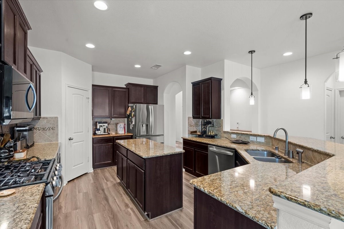944 Francesca Court, League City, TX 77573
