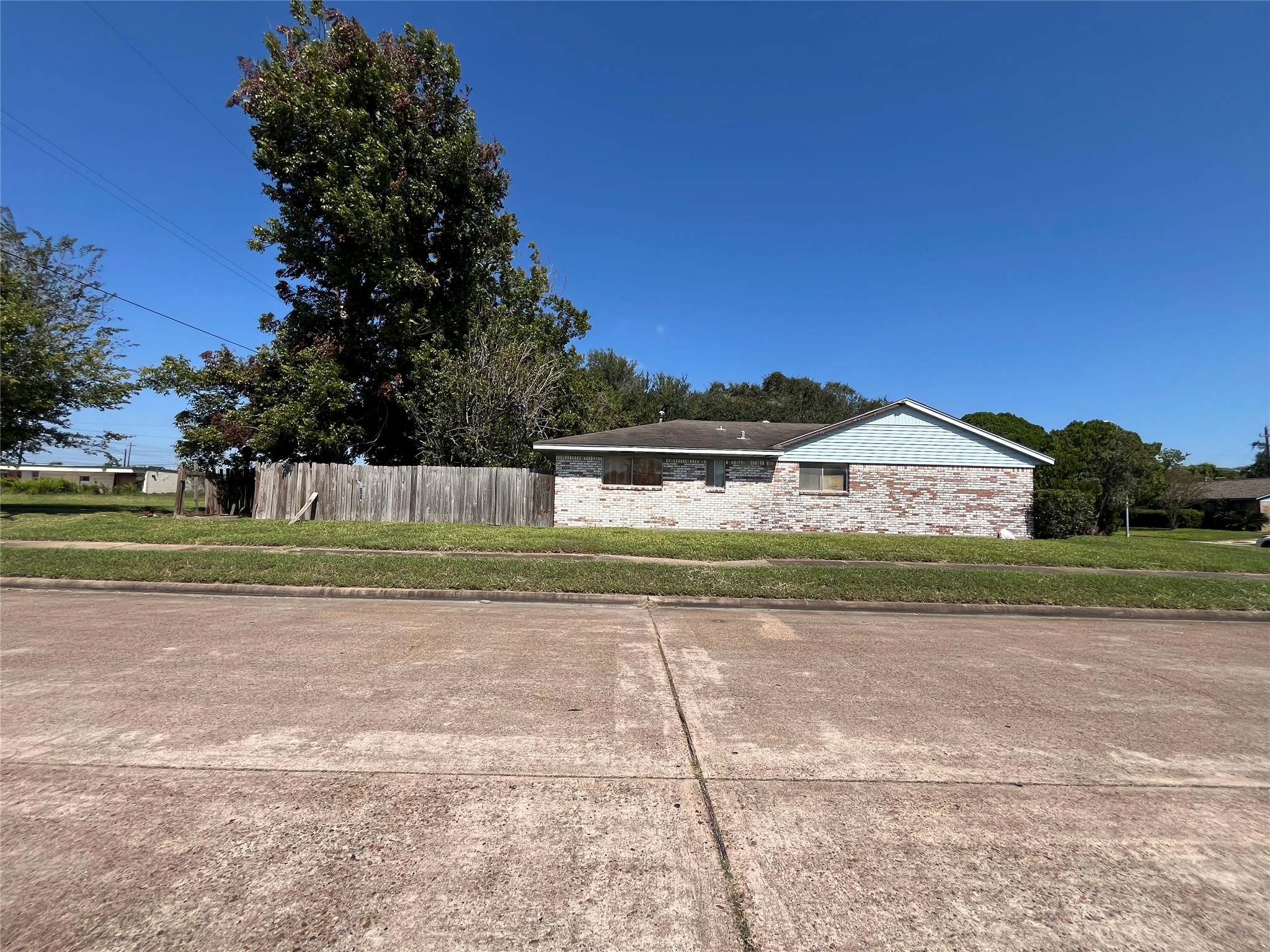 13026 Glenwyck Street, Houston, TX 77045