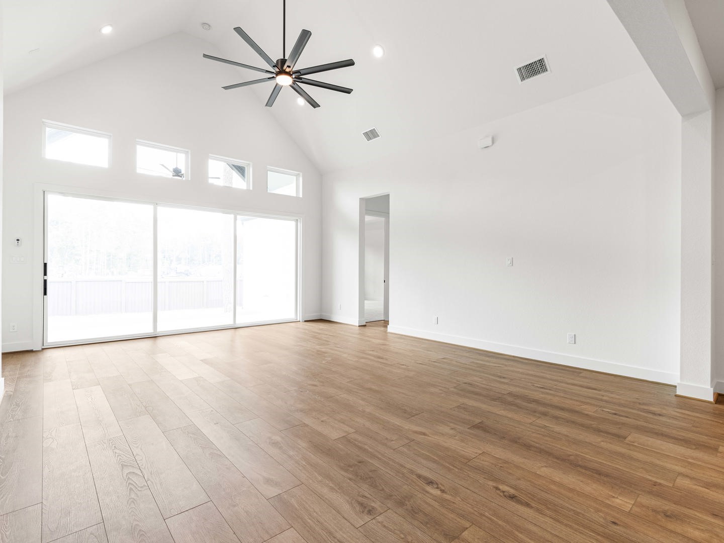Woodhavyn_Fenton_Classic_13_Living Room_01