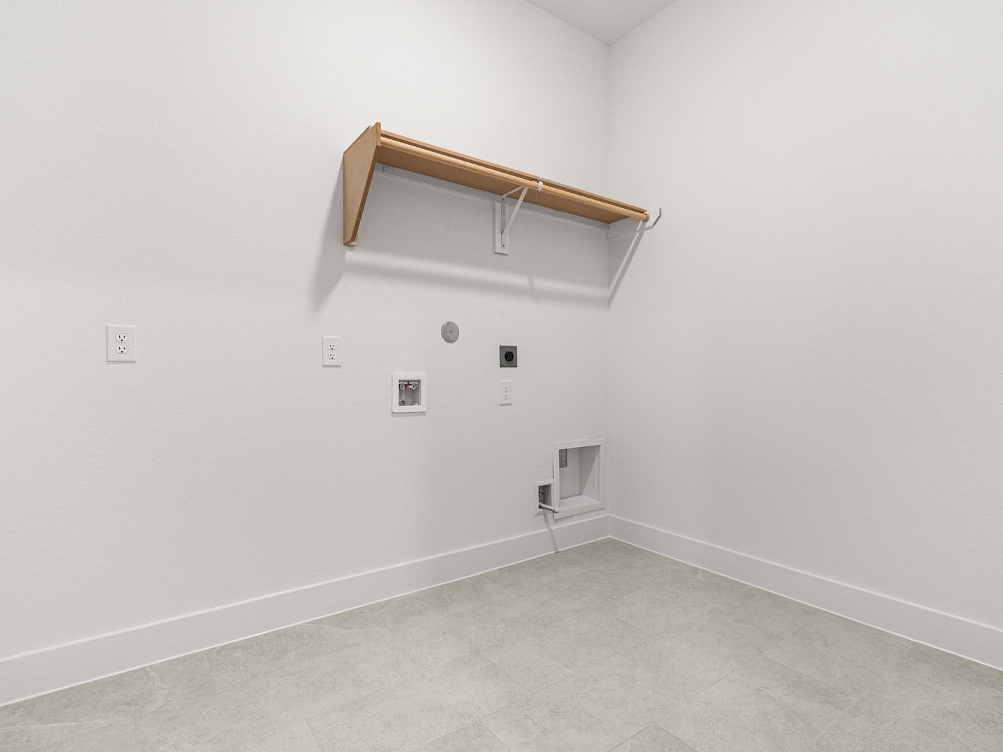 Woodhavyn_Fenton_Classic_13_Mud Room_01