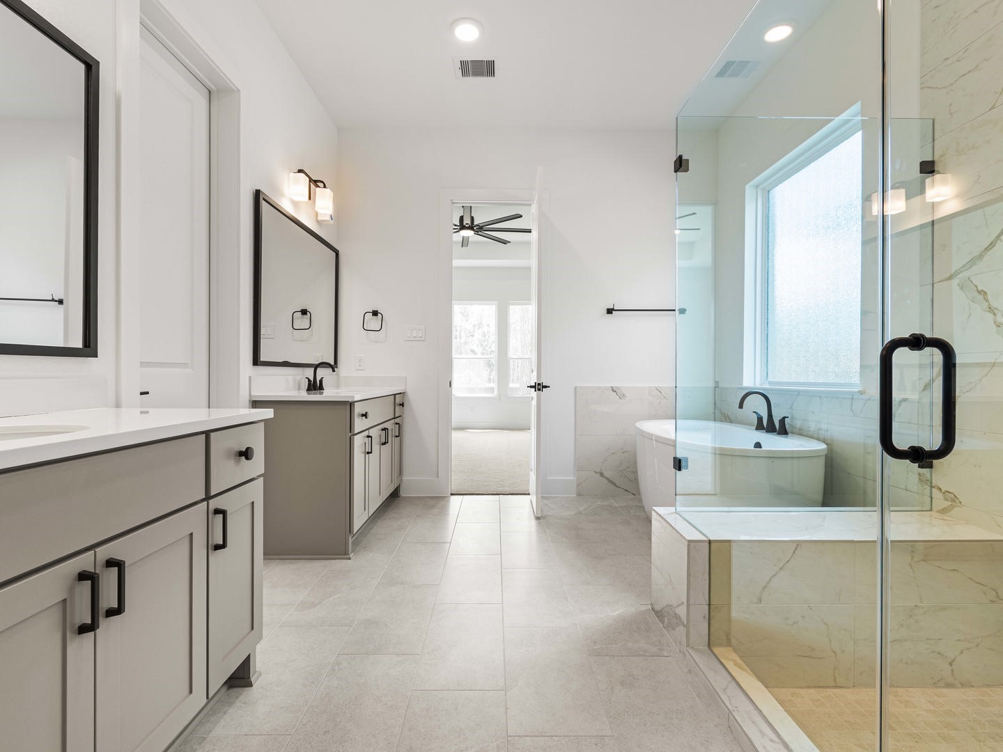 Woodhavyn_Fenton_Classic_13_Primary Bath_02