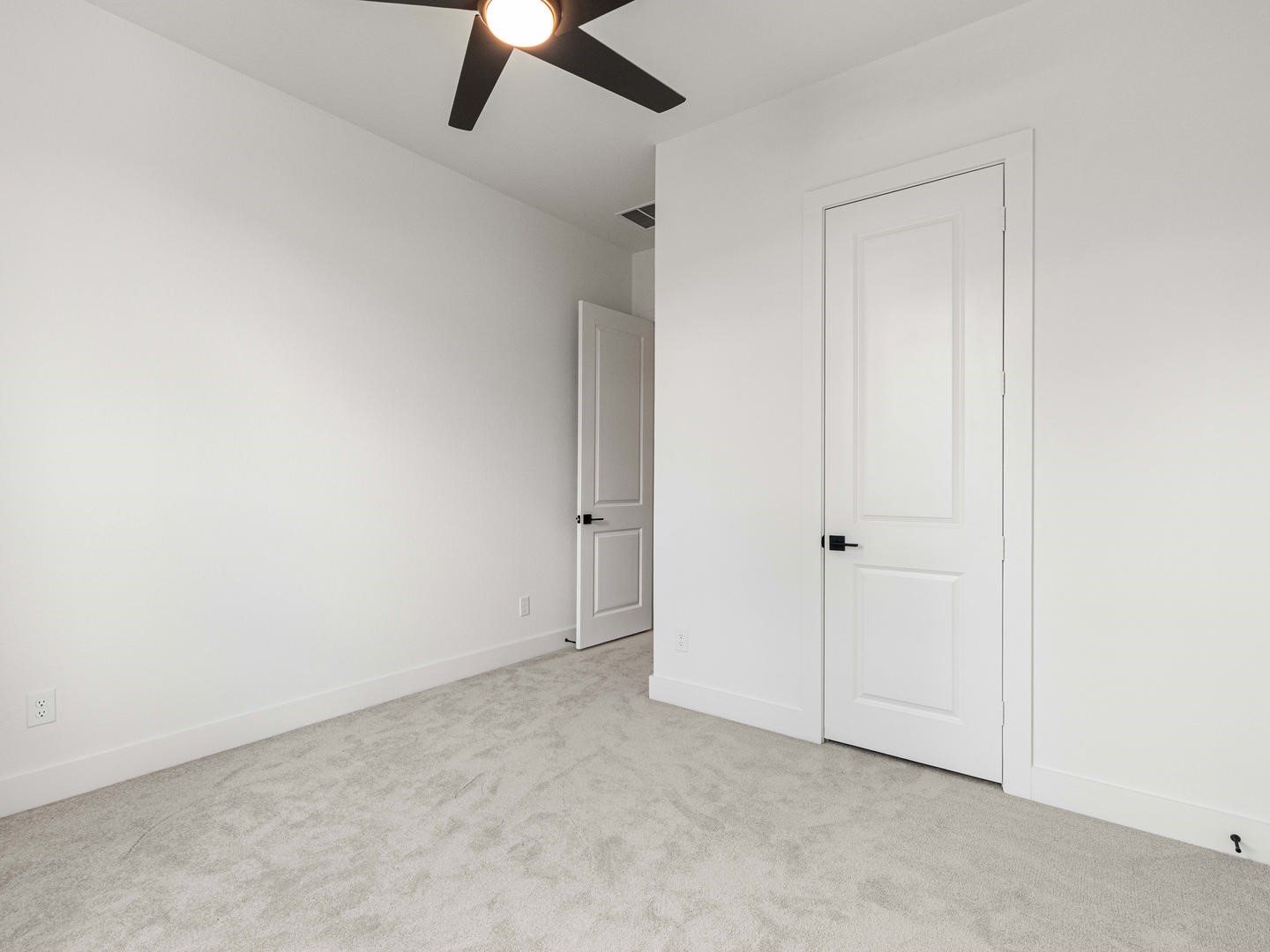 Woodhavyn_Fenton_Classic_13_Bed Room_03