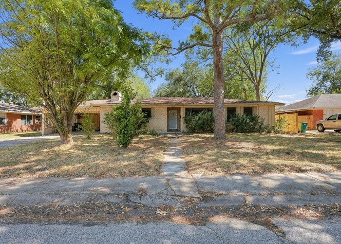 2109 Oaks Drive, Pasadena, TX 77502 2109 Oaks Drive, Pasadena, TX 77502