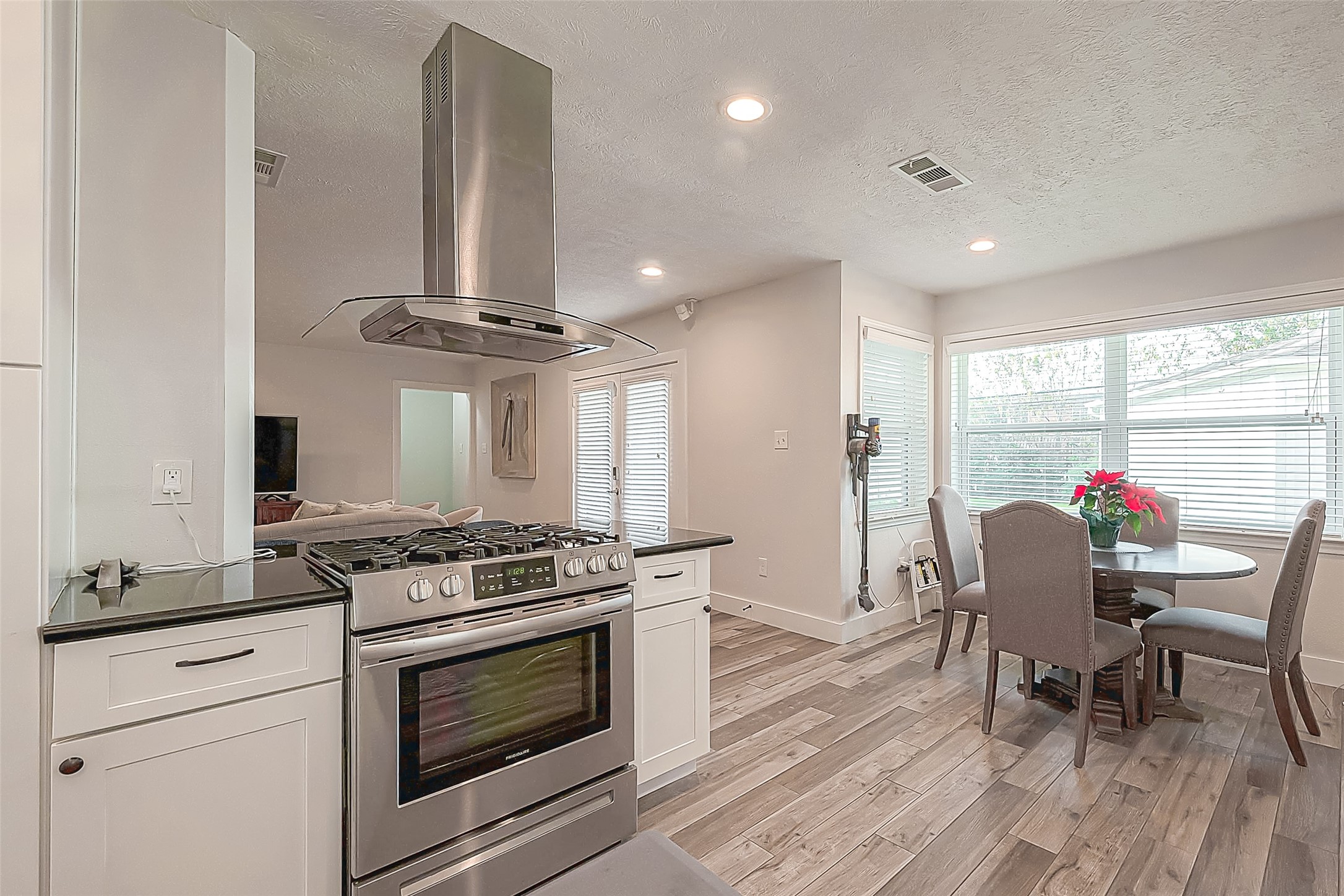 9502 Bob White Drive, Houston, TX 77096