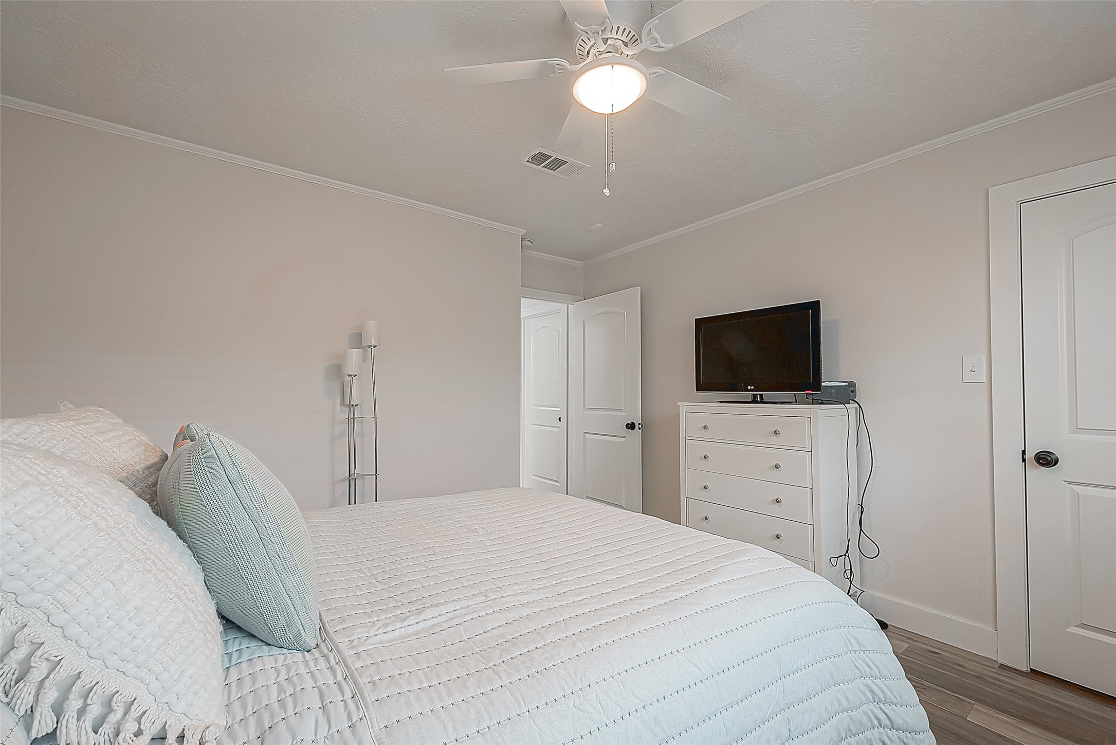 9502 Bob White Drive, Houston, TX 77096