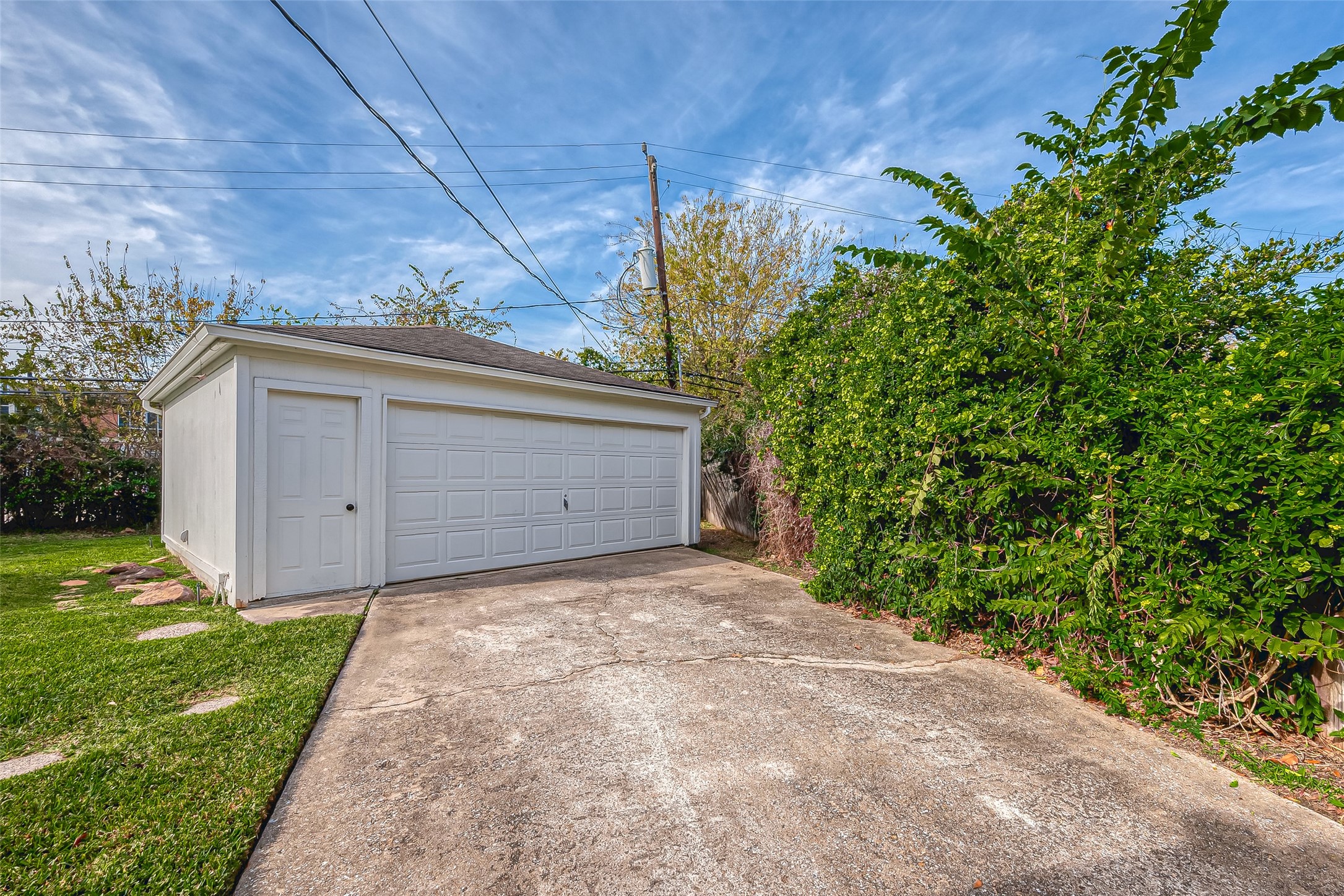 9502 Bob White Drive, Houston, TX 77096