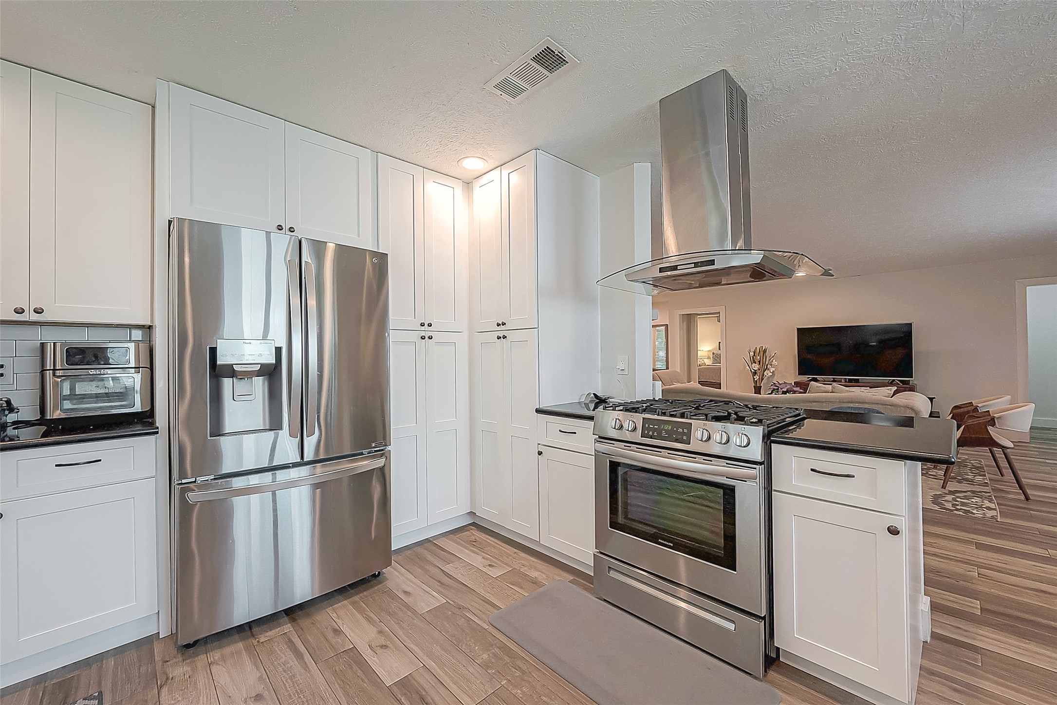 9502 Bob White Drive, Houston, TX 77096