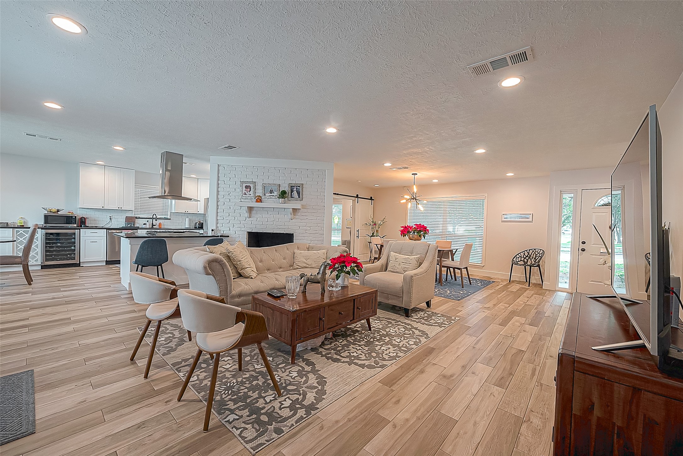 9502 Bob White Drive, Houston, TX 77096