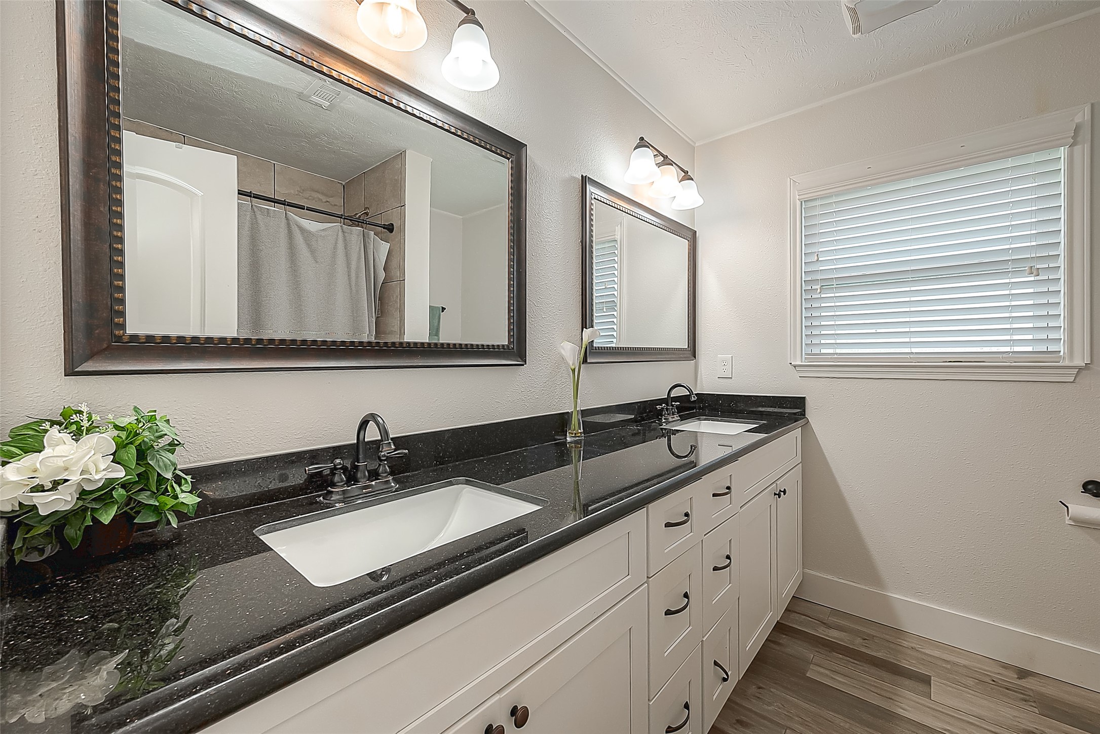 9502 Bob White Drive, Houston, TX 77096