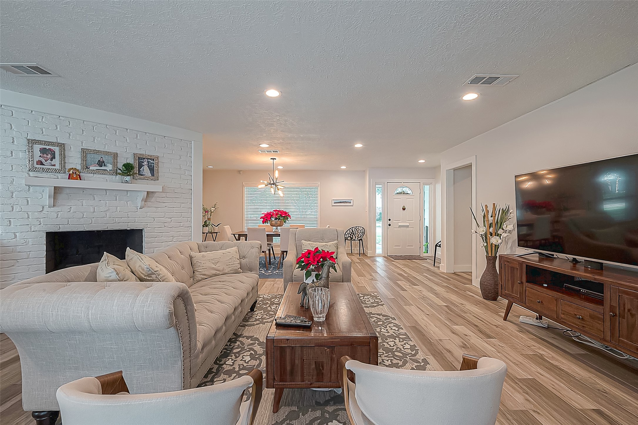 9502 Bob White Drive, Houston, TX 77096
