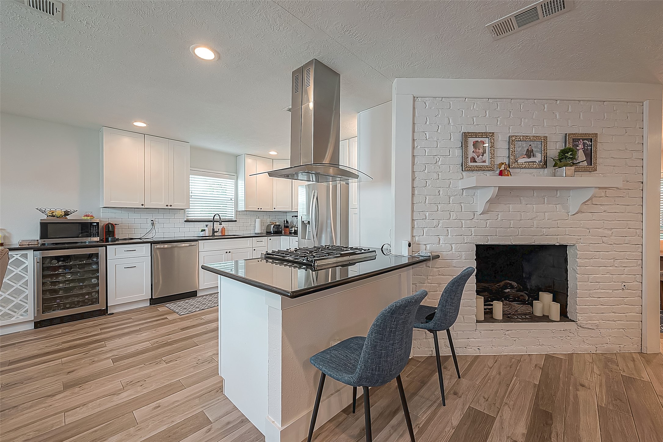 9502 Bob White Drive, Houston, TX 77096