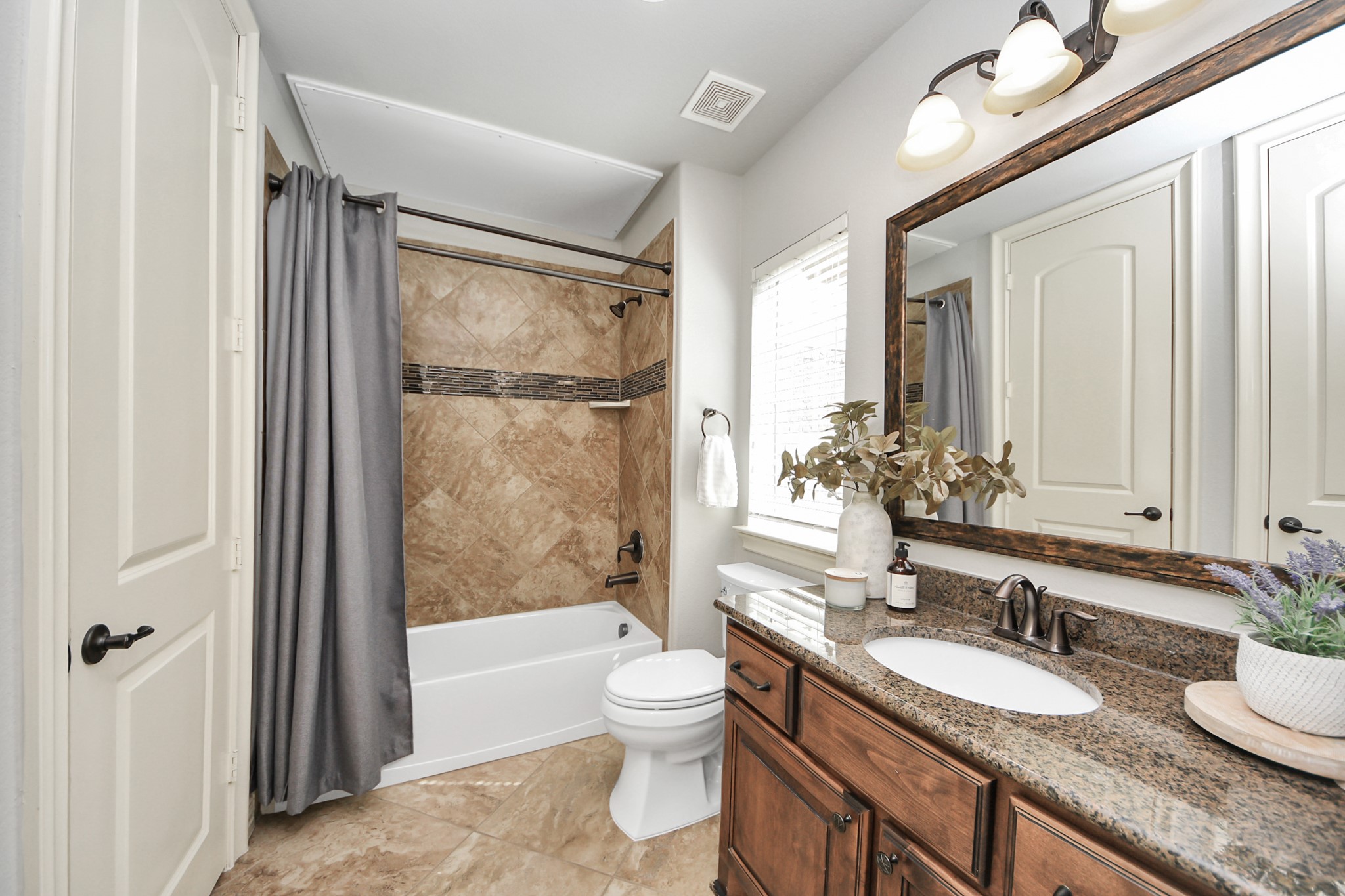 La Casita Full bathroom