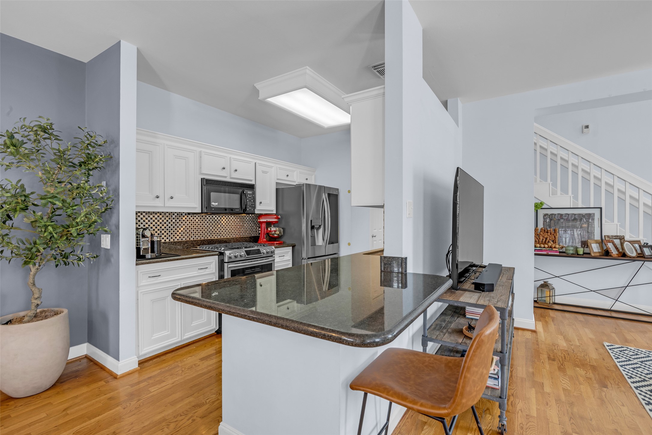Breakfast bar in the kitchen. Breakfast bar in the kitchen.