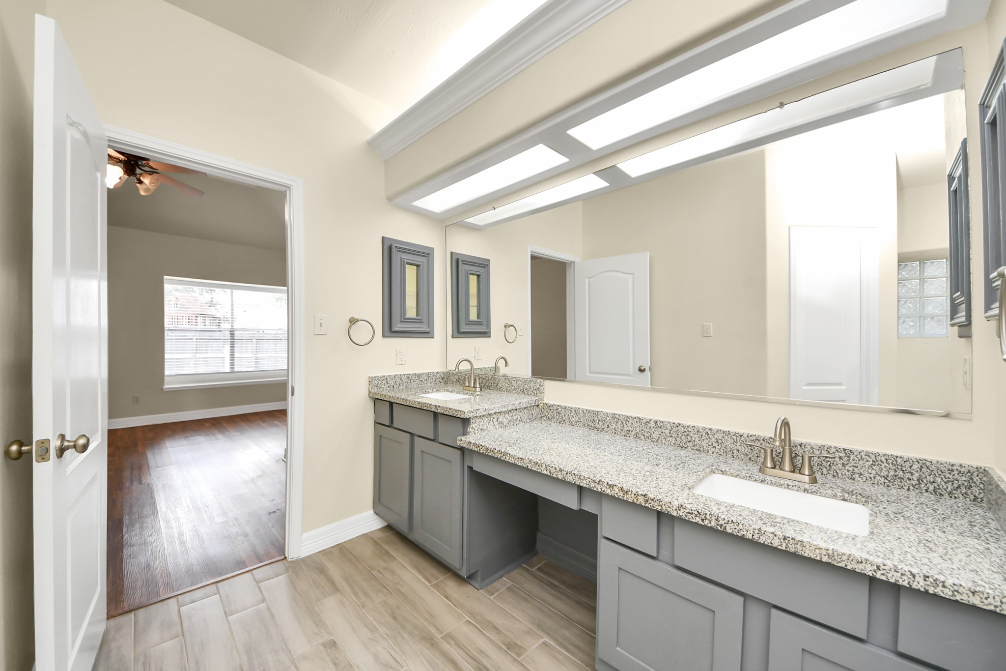 214 Willards Way, Stafford, TX 77477