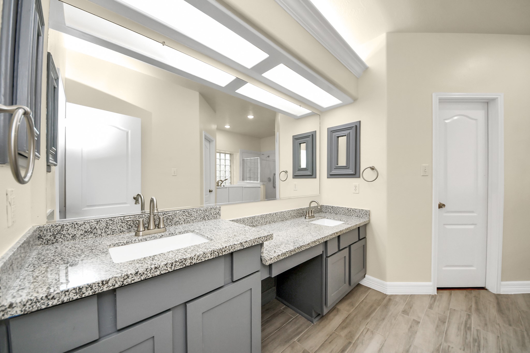 214 Willards Way, Stafford, TX 77477