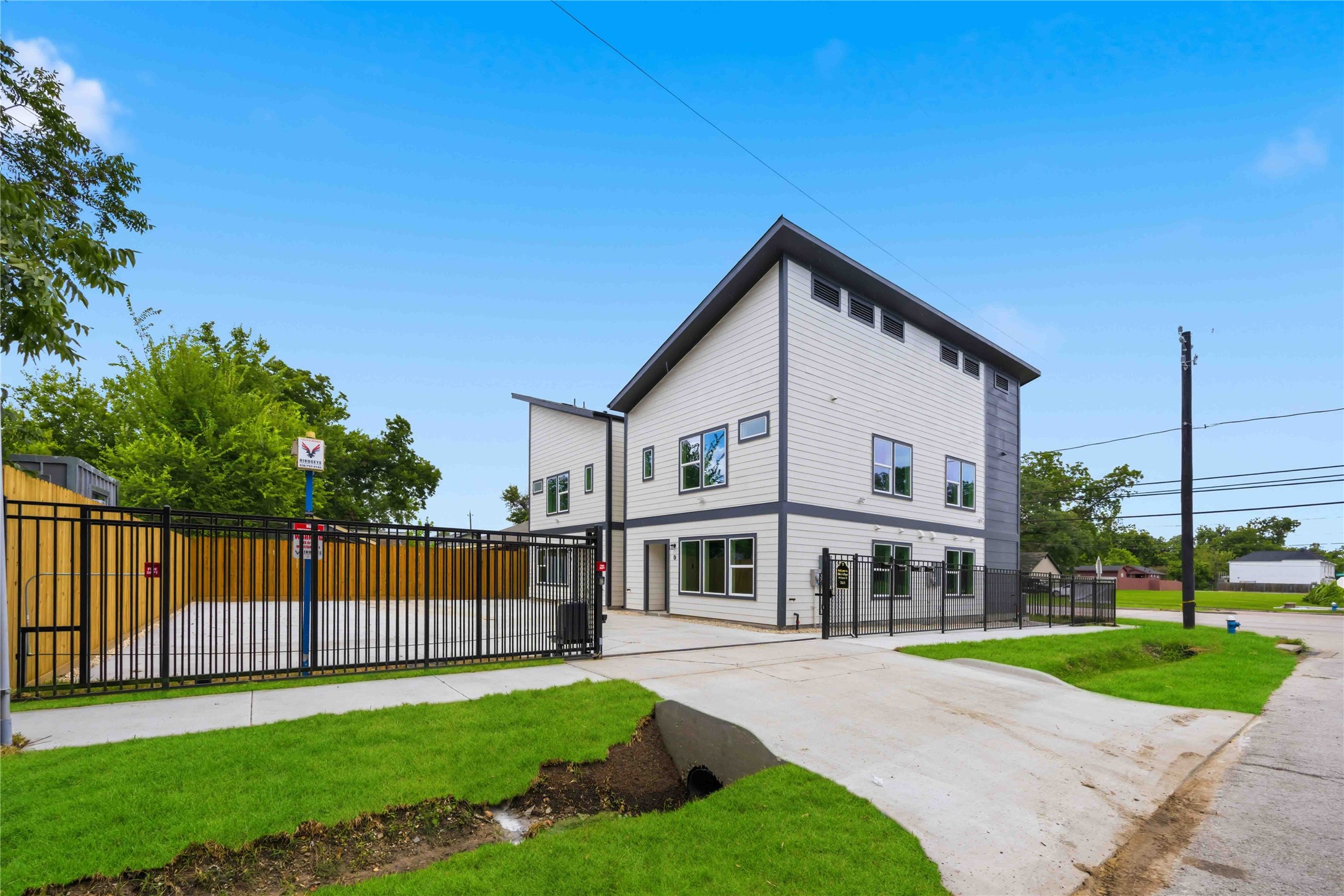 7611 Lawn Street, #C, Houston, TX 77088