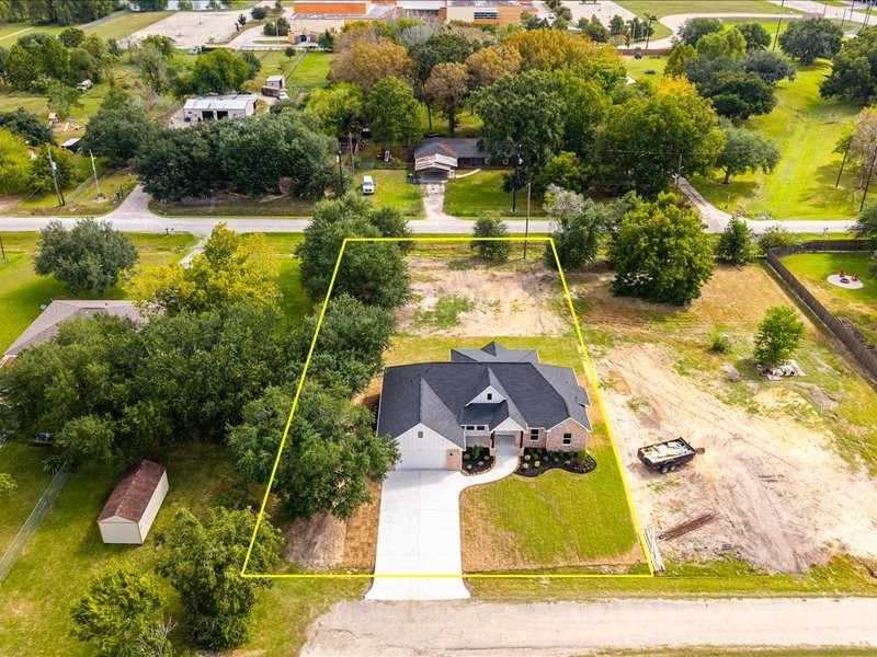 Property goes all the way back to Avenue J, so no immediate back neighbors