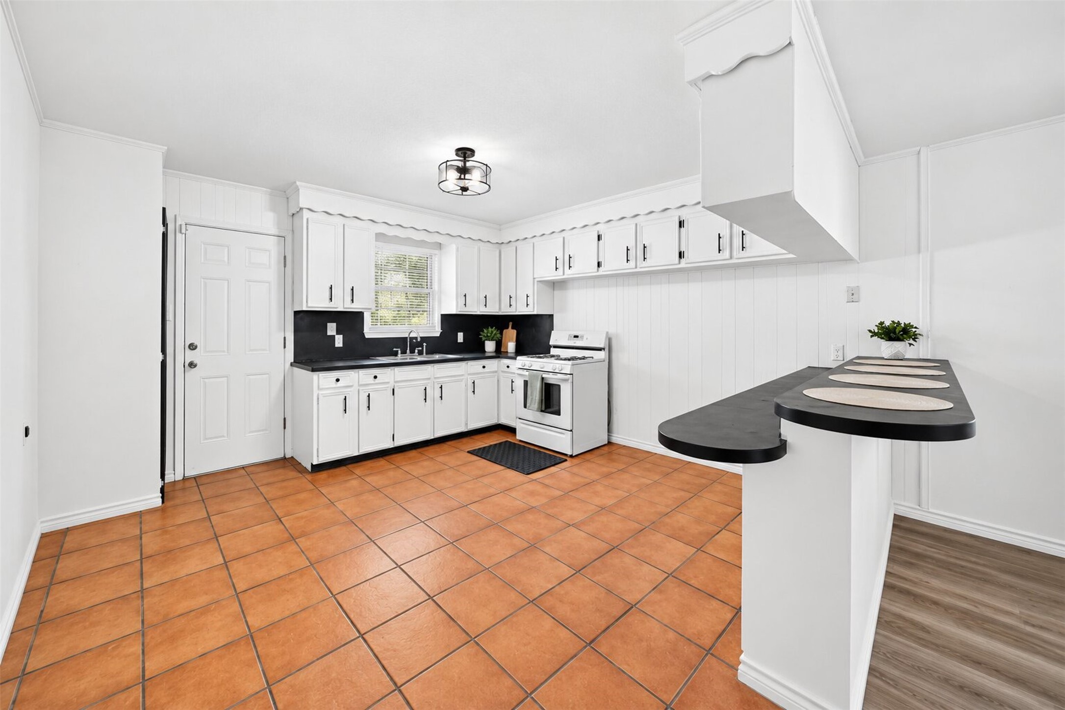 Tile professionally cleaned. Photos are enhanced to show full potential. Tile professionally cleaned. Photos are enhanced to show full potential.