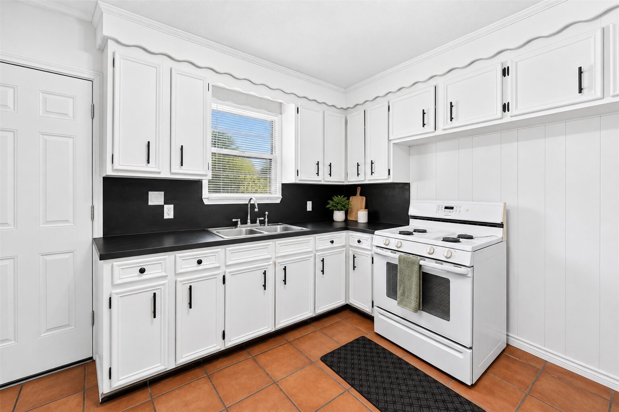Freshly painted cabinets and new hardward. Freshly painted cabinets and new hardward.