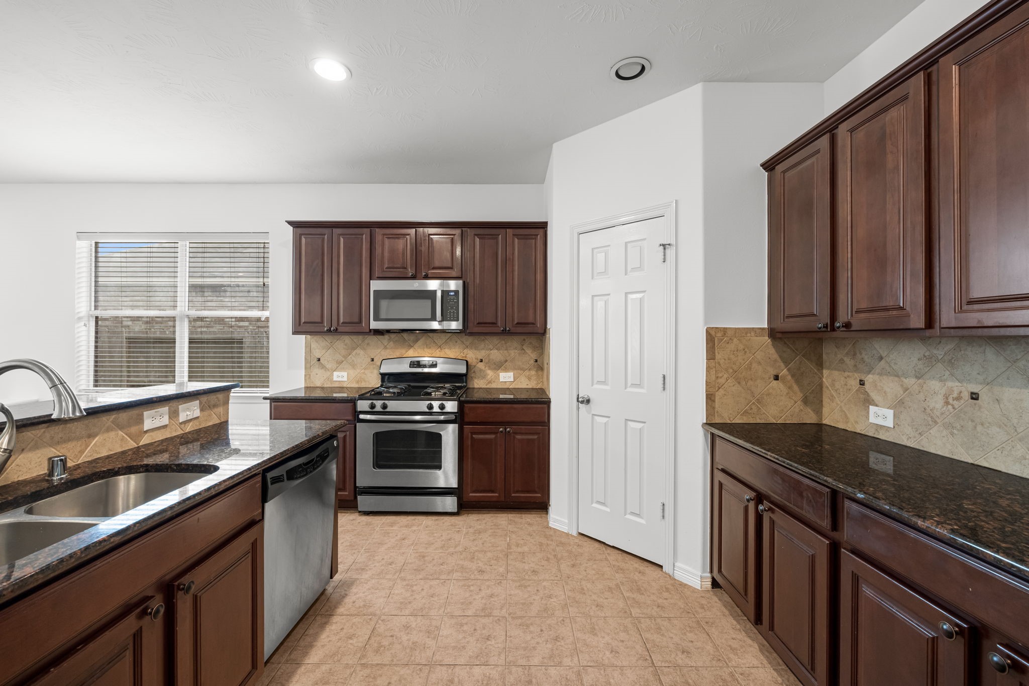 2006 Peonies Court, Pearland, TX 77581