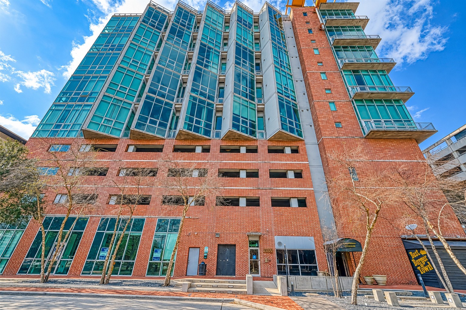 Midtown has a walk score of 86 out of 100 making it one of the most walkable neighborhoods in the city. Enjoy restaurants, bars, and parks at your door step when you live at The Rise.