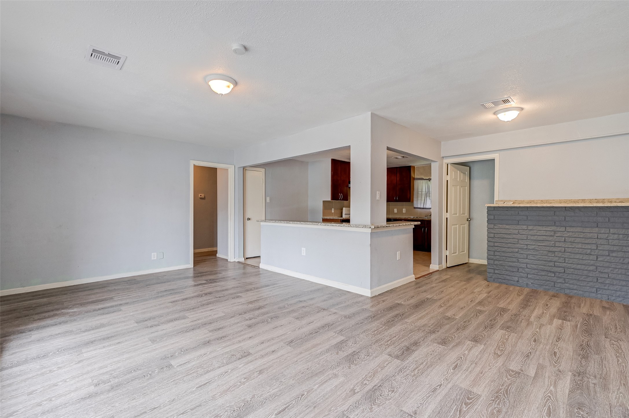 7658 Belbay Street, Houston, TX 77033 7658 Belbay Street, Houston, TX 77033