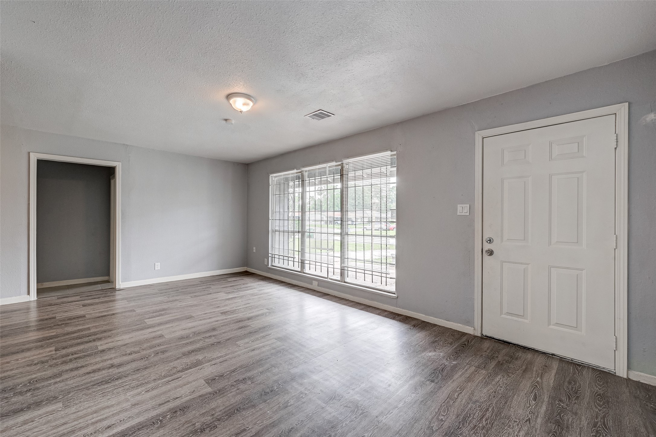 7658 Belbay Street, Houston, TX 77033 7658 Belbay Street, Houston, TX 77033