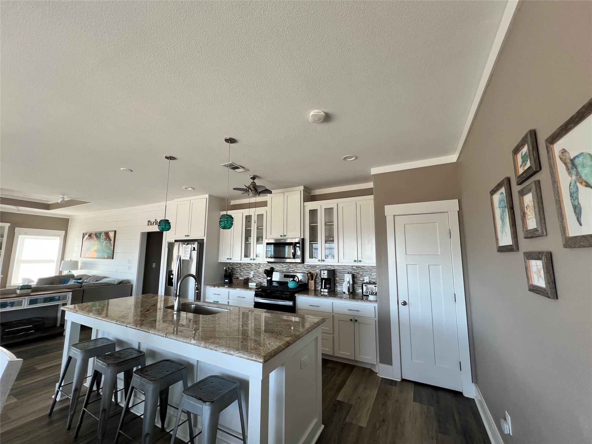 3170 Sea Castle Drive, Crystal Beach, TX 77650