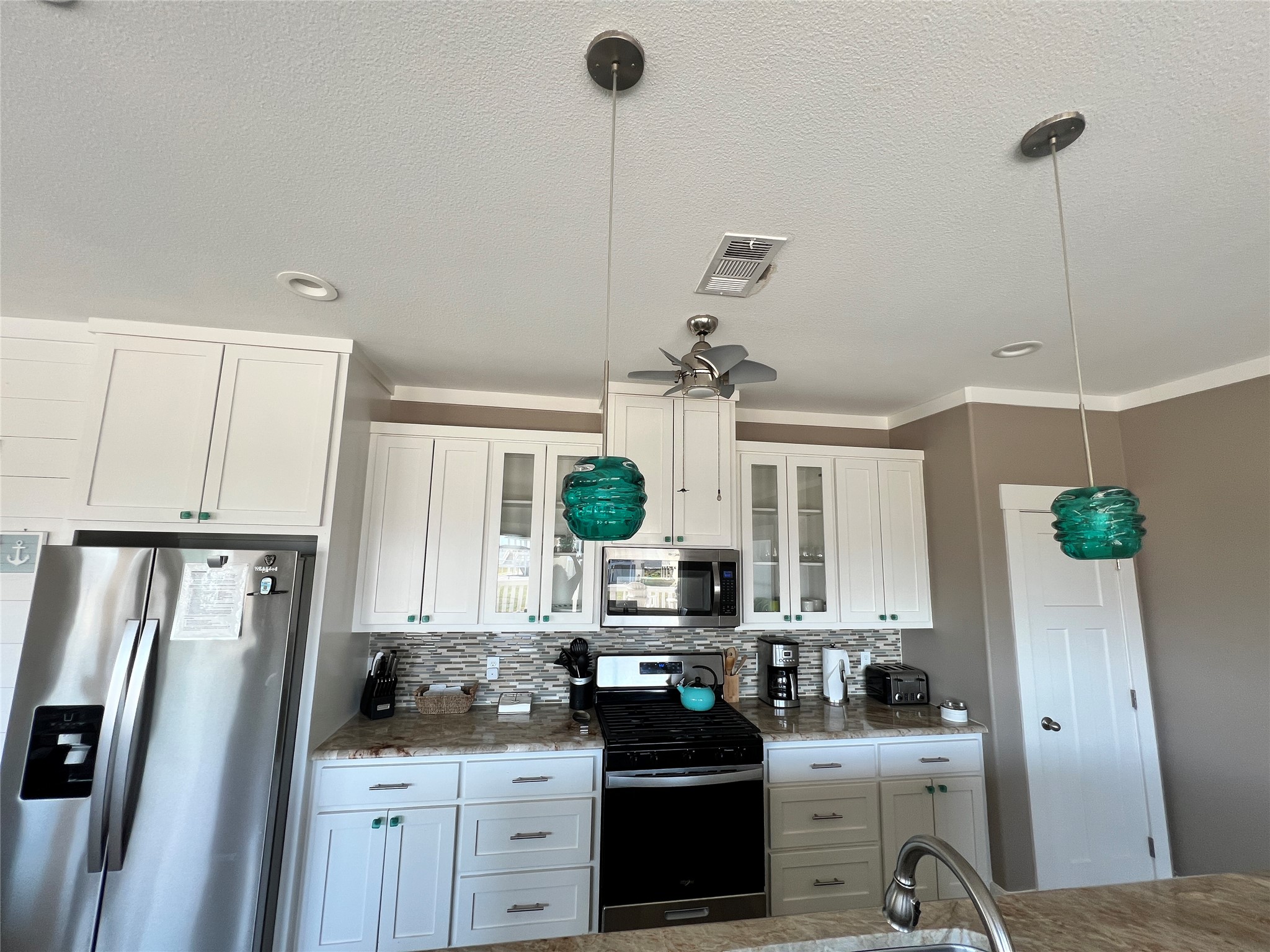 3170 Sea Castle Drive, Crystal Beach, TX 77650