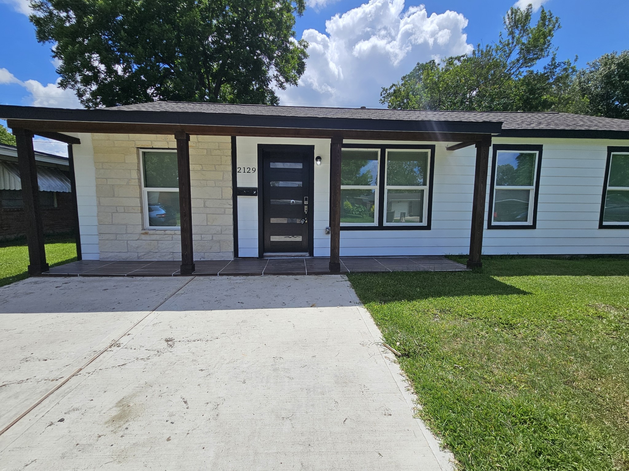 2129 Raspberry Lane, Pasadena, TX 77502