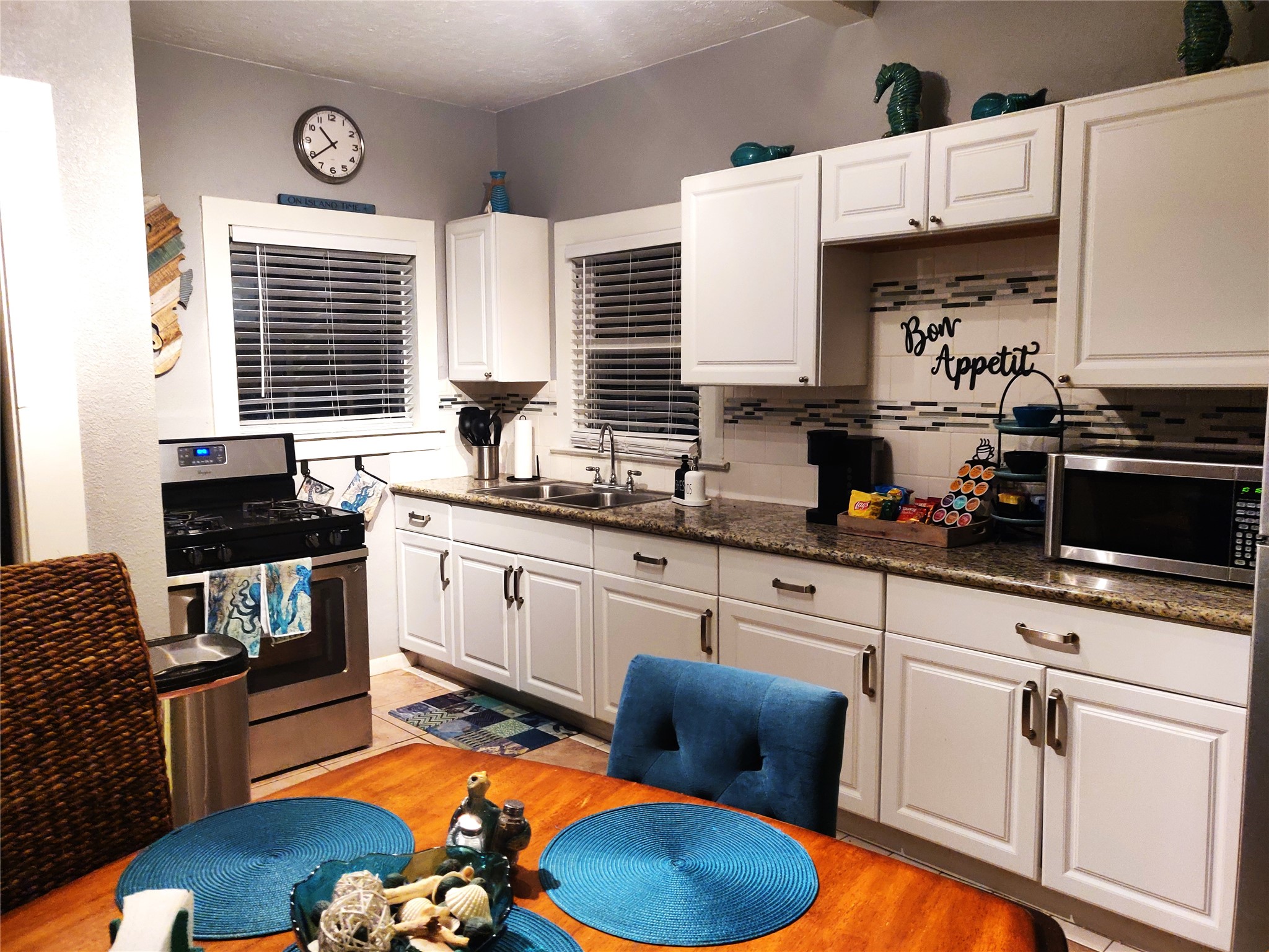 Fully equipped modern kitchen with everything you need to prepare gourmet meals or quick snacks Fully equipped modern kitchen with everything you need to prepare gourmet meals or quick snacks