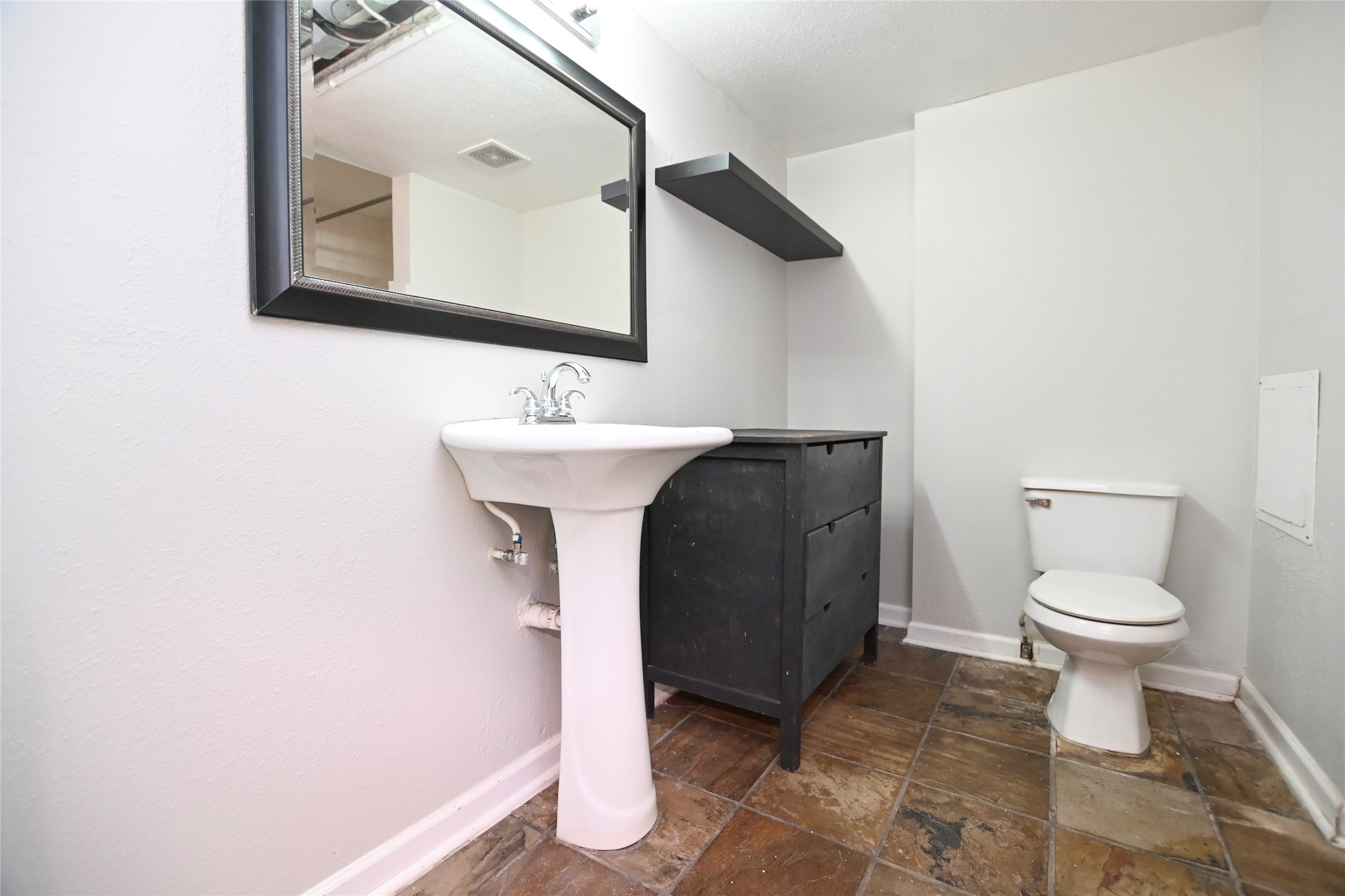 8423 Hearth Drive, #2, Houston, TX 77054 8423 Hearth Drive, #2, Houston, TX 77054