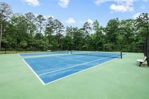 Professional-grade sports courts are available for
residents, featuring high-visibility lighting for
evening matches and a gated perimeter for privacy.