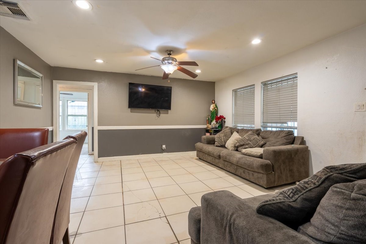 6817 Kassarine Pass, Houston, TX 77033