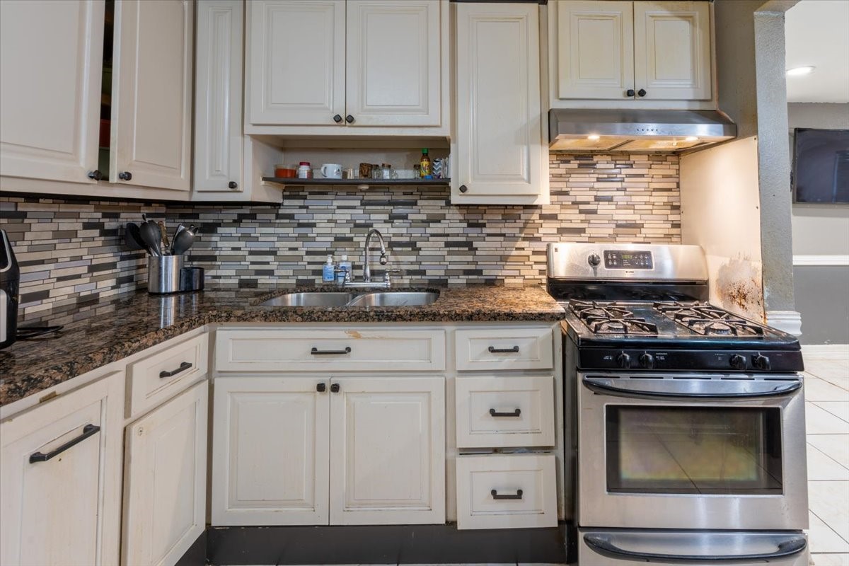 6817 Kassarine Pass, Houston, TX 77033