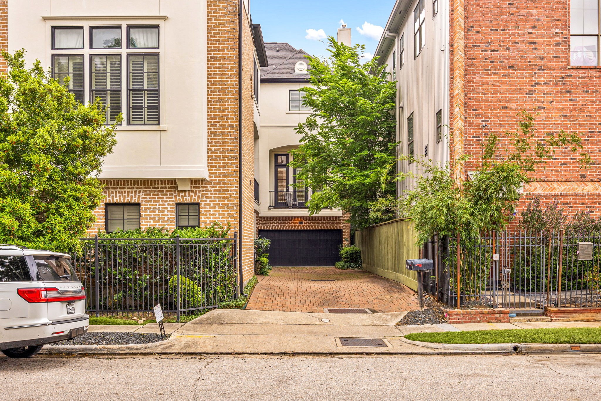 310 W Bell Street, Houston, TX 77019