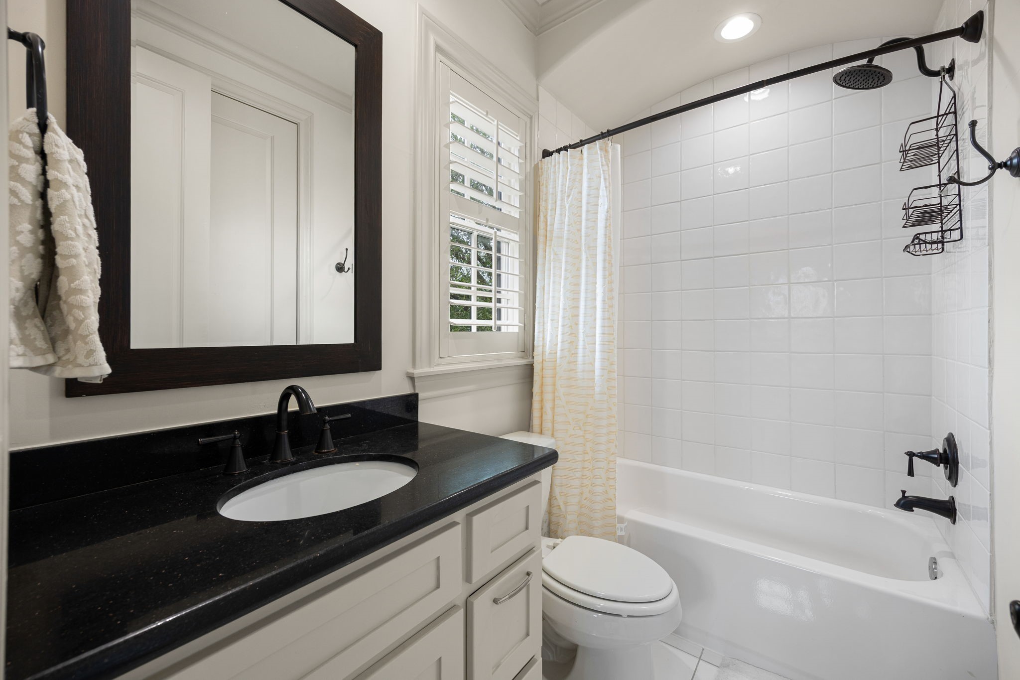 Secondary bathroom on the 3rd floor.