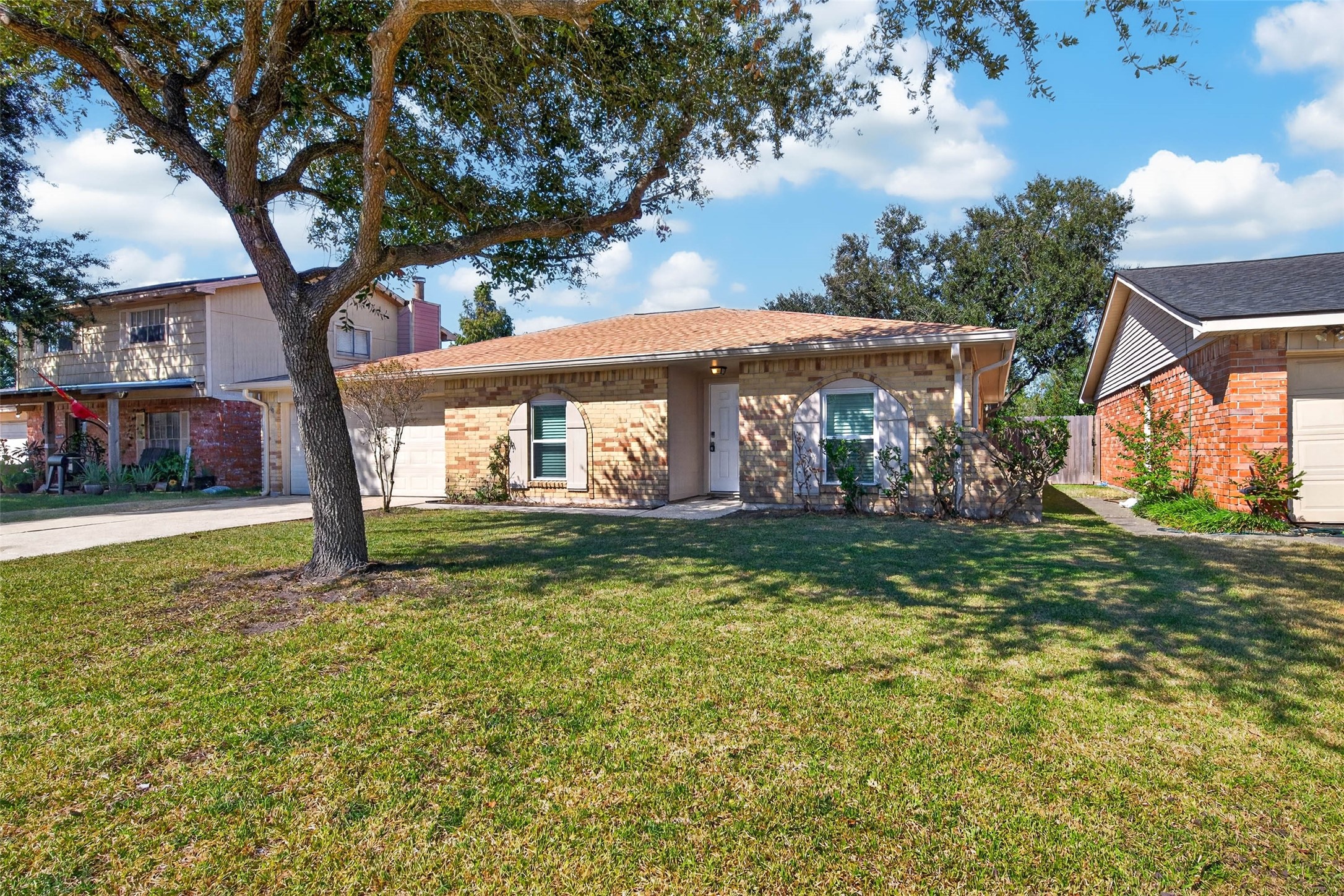 9809 Hummingbird Street, La Porte, TX 77571 9809 Hummingbird Street, La Porte, TX 77571