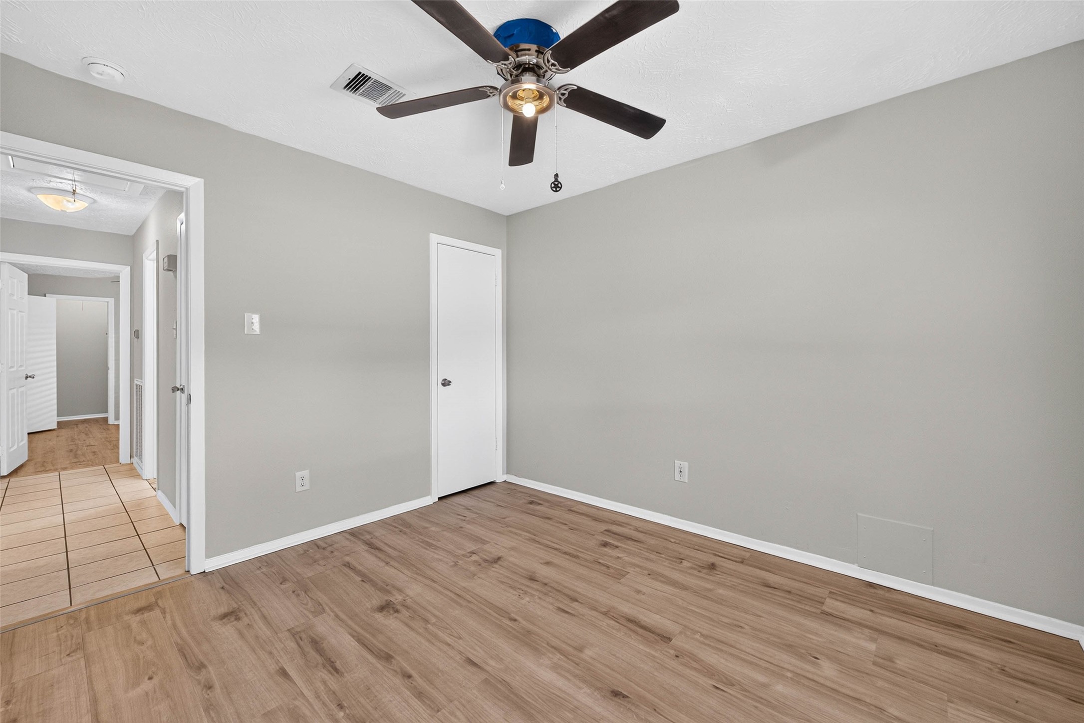 9809 Hummingbird Street, La Porte, TX 77571