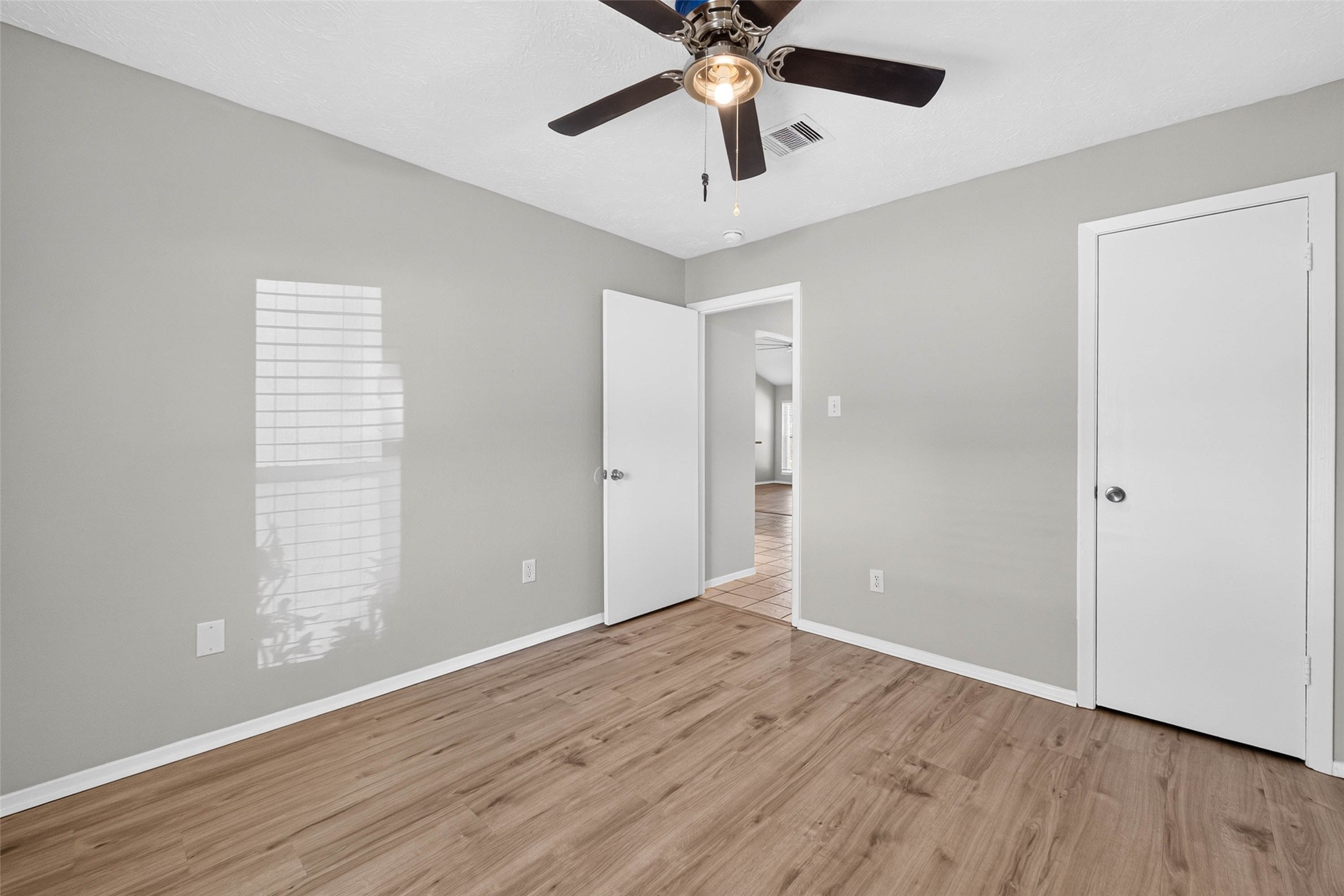 9809 Hummingbird Street, La Porte, TX 77571