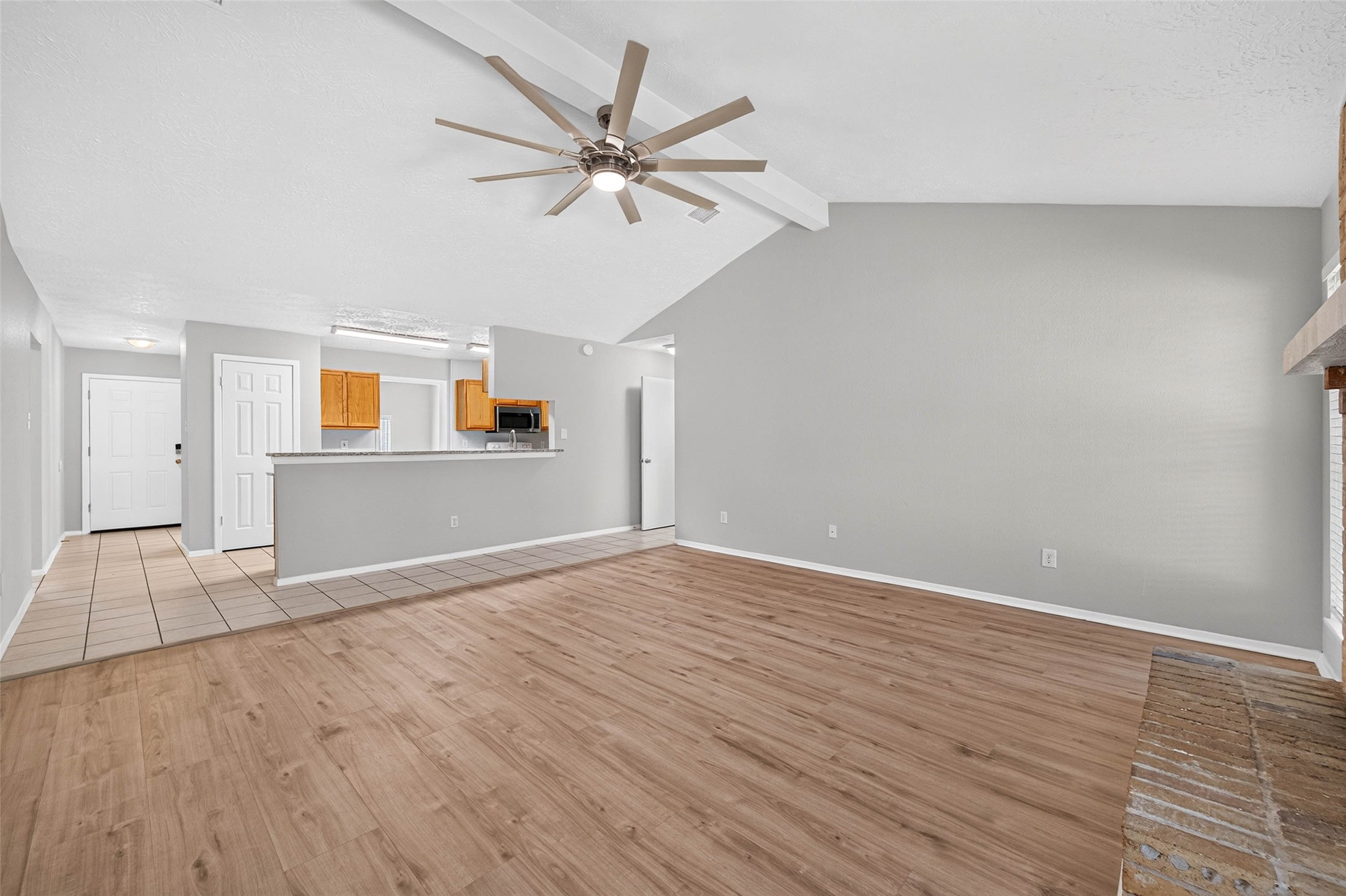 9809 Hummingbird Street, La Porte, TX 77571