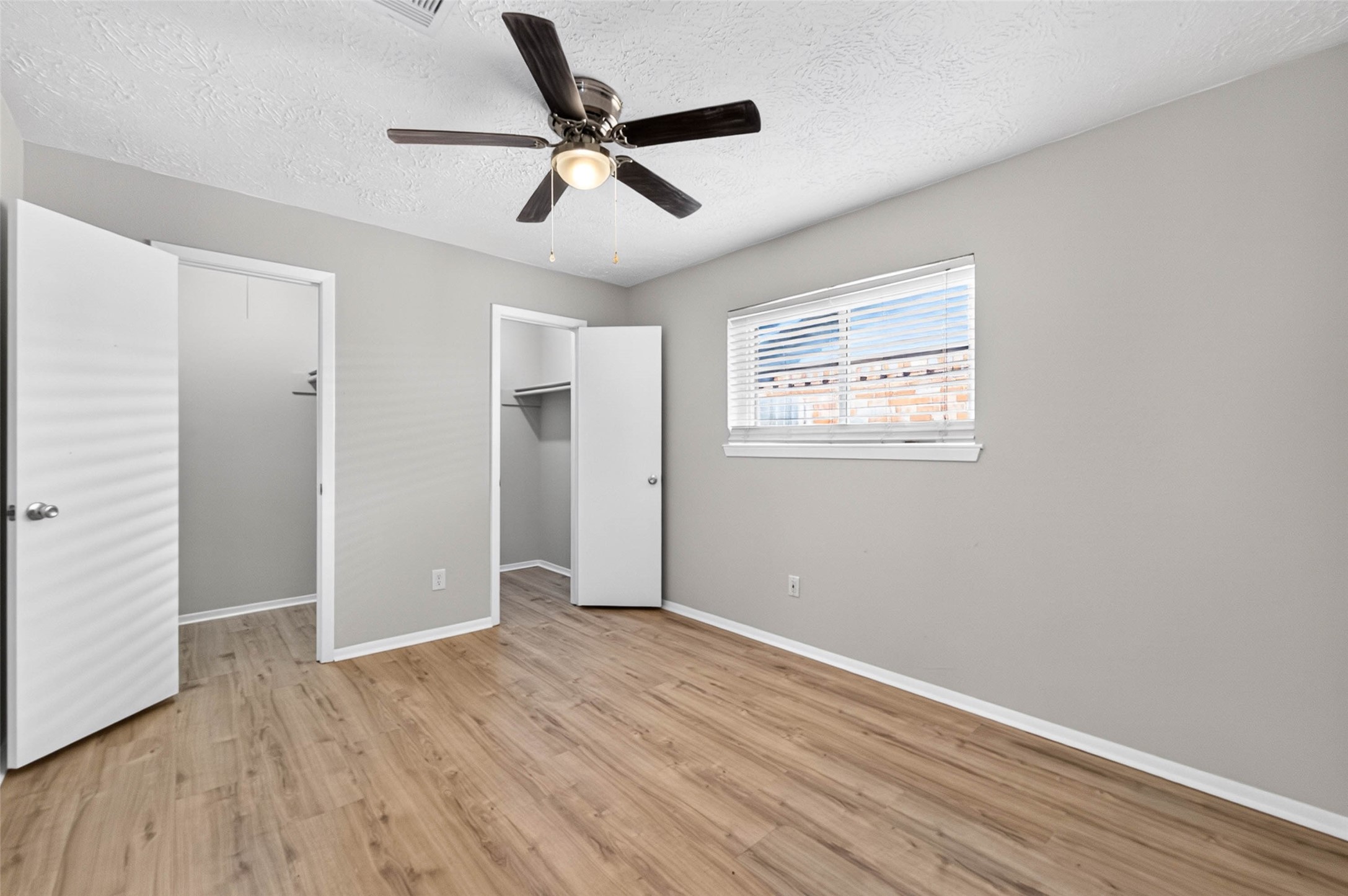 9809 Hummingbird Street, La Porte, TX 77571