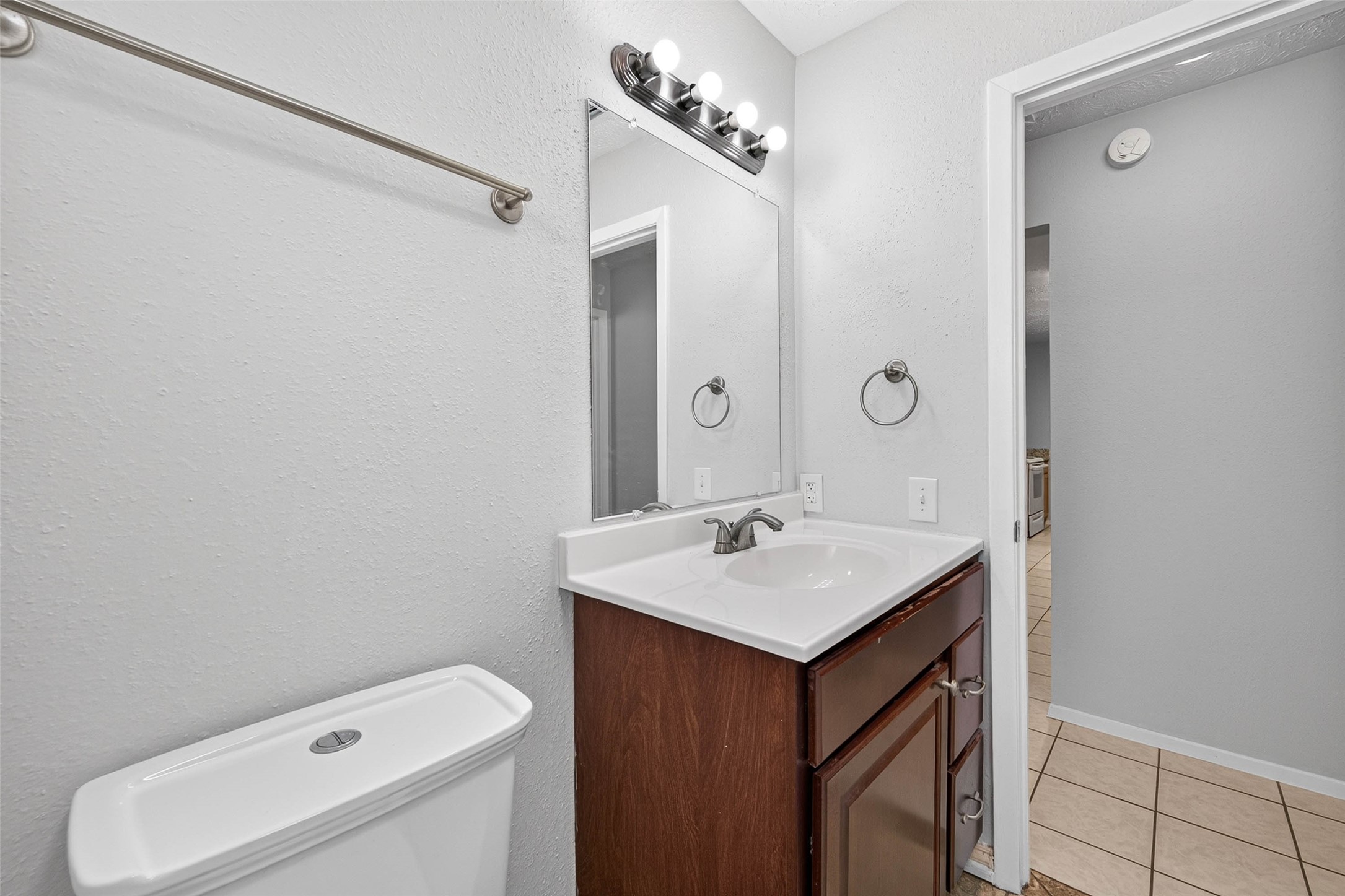 9809 Hummingbird Street, La Porte, TX 77571