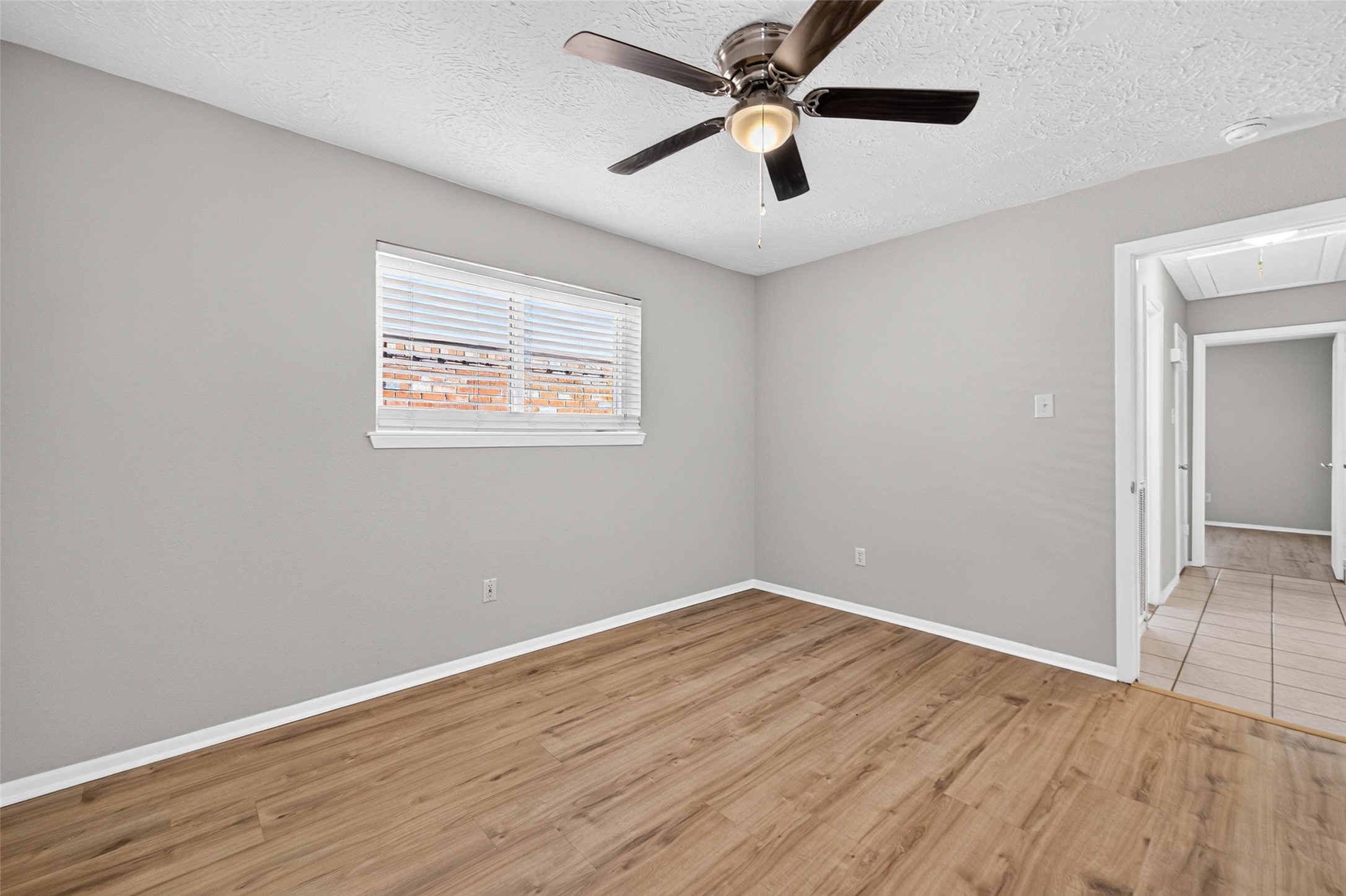 9809 Hummingbird Street, La Porte, TX 77571