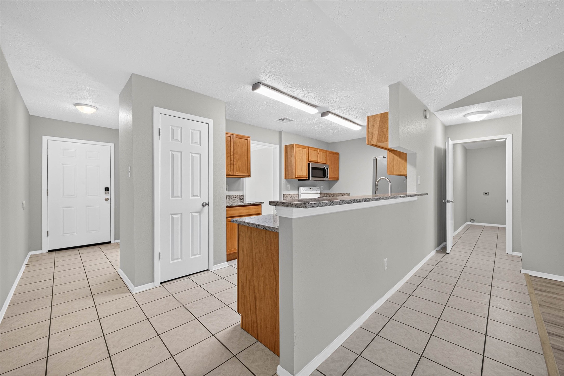 9809 Hummingbird Street, La Porte, TX 77571