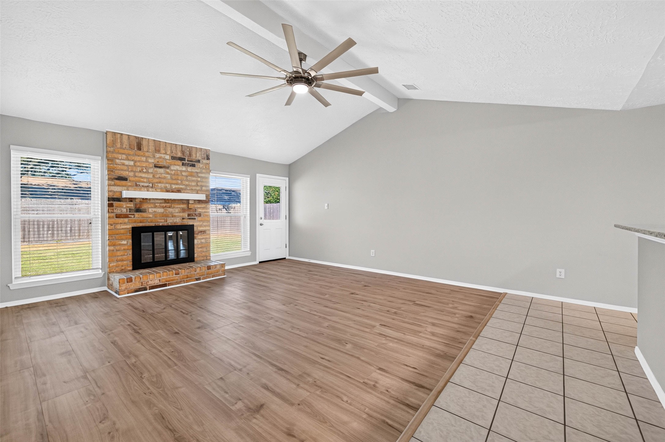 9809 Hummingbird Street, La Porte, TX 77571